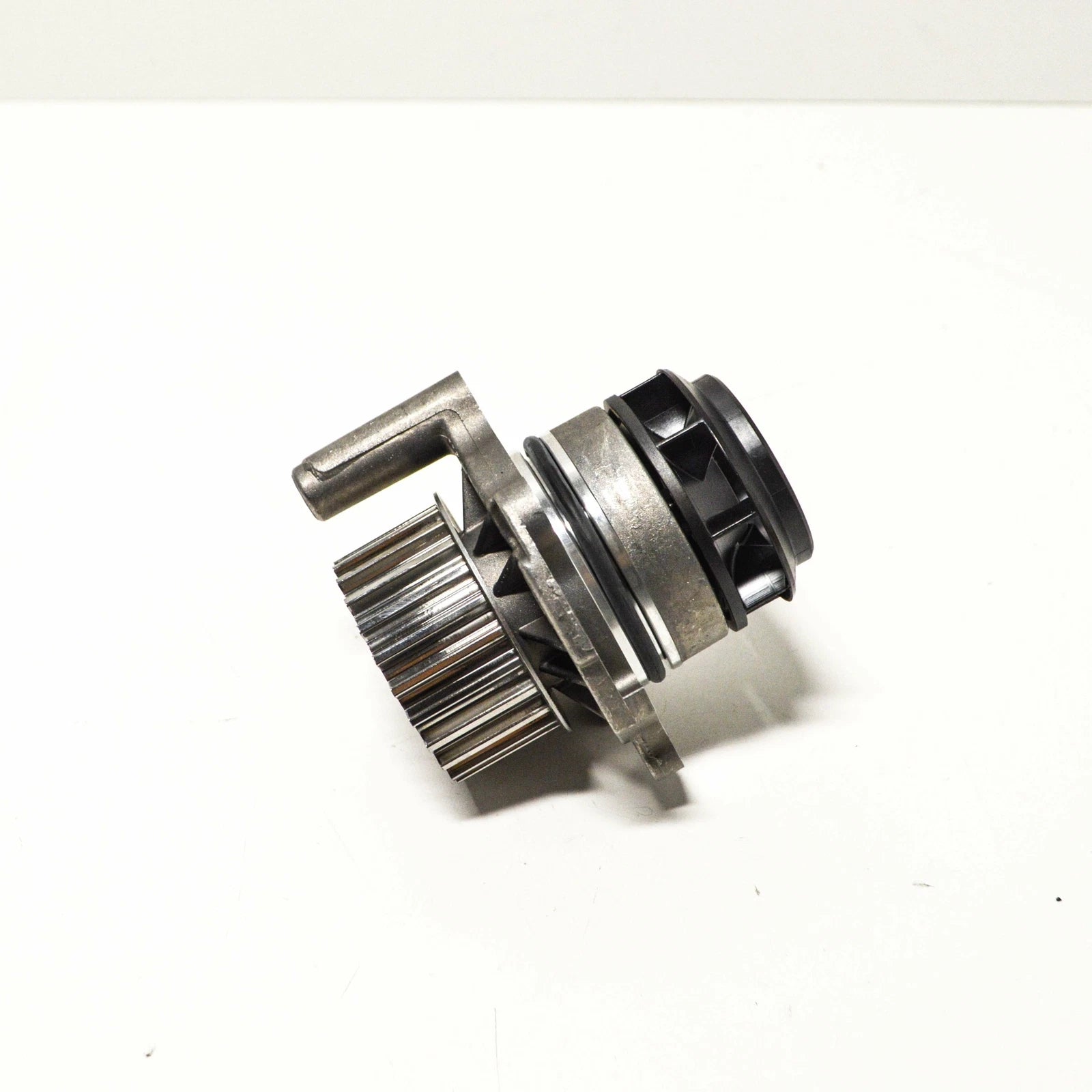 NEW AUDI TT 8J WATER PUMP 06F121011 2.0 TFSI ORIGINAL