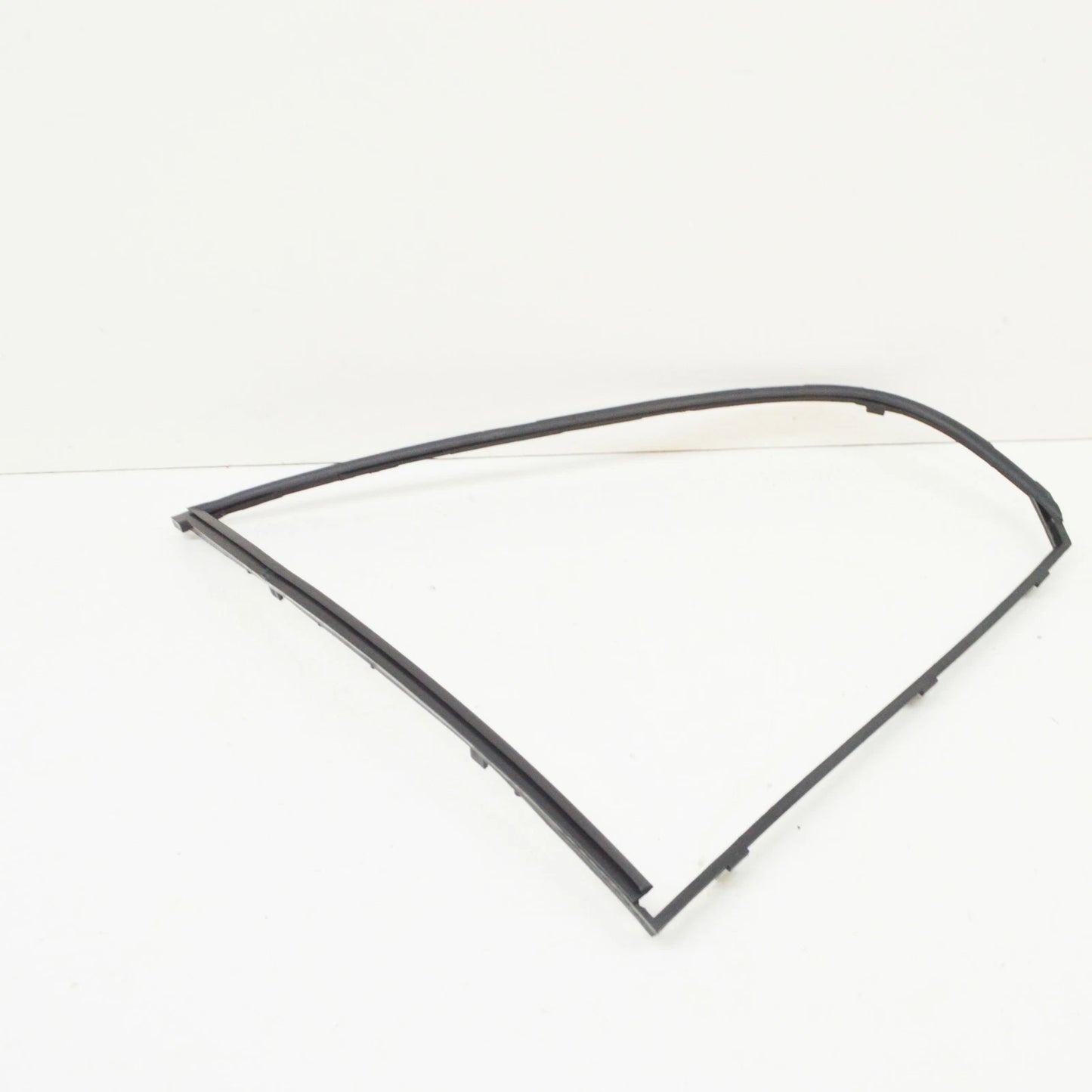 NEW BMW 5 E39 REAR LEFT DOOR QUARTER WINDOW FRAME 51348186183 8186183 ORIGINAL