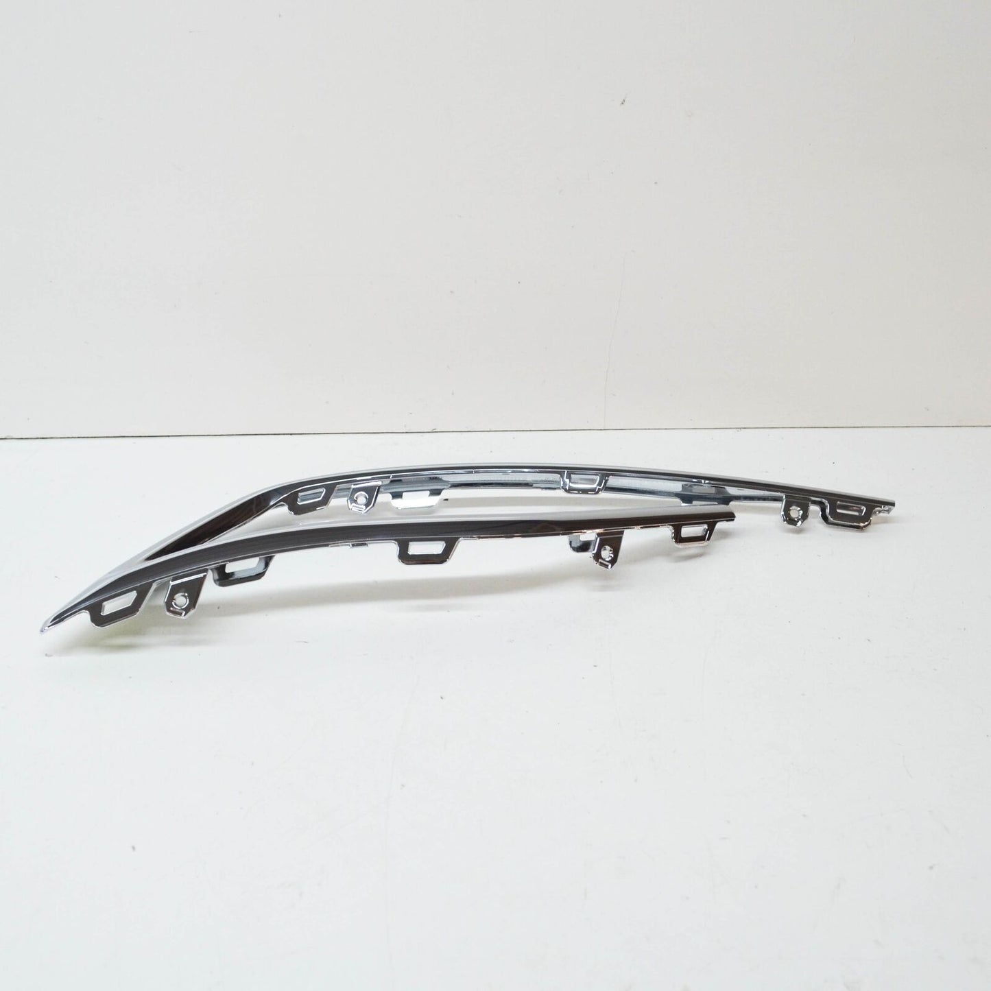 NEW VW GOLF MK8 CD REAR BUMPER LEFT DECORATIVE TRIM CHROME 5H68533312ZZ ORIGINAL