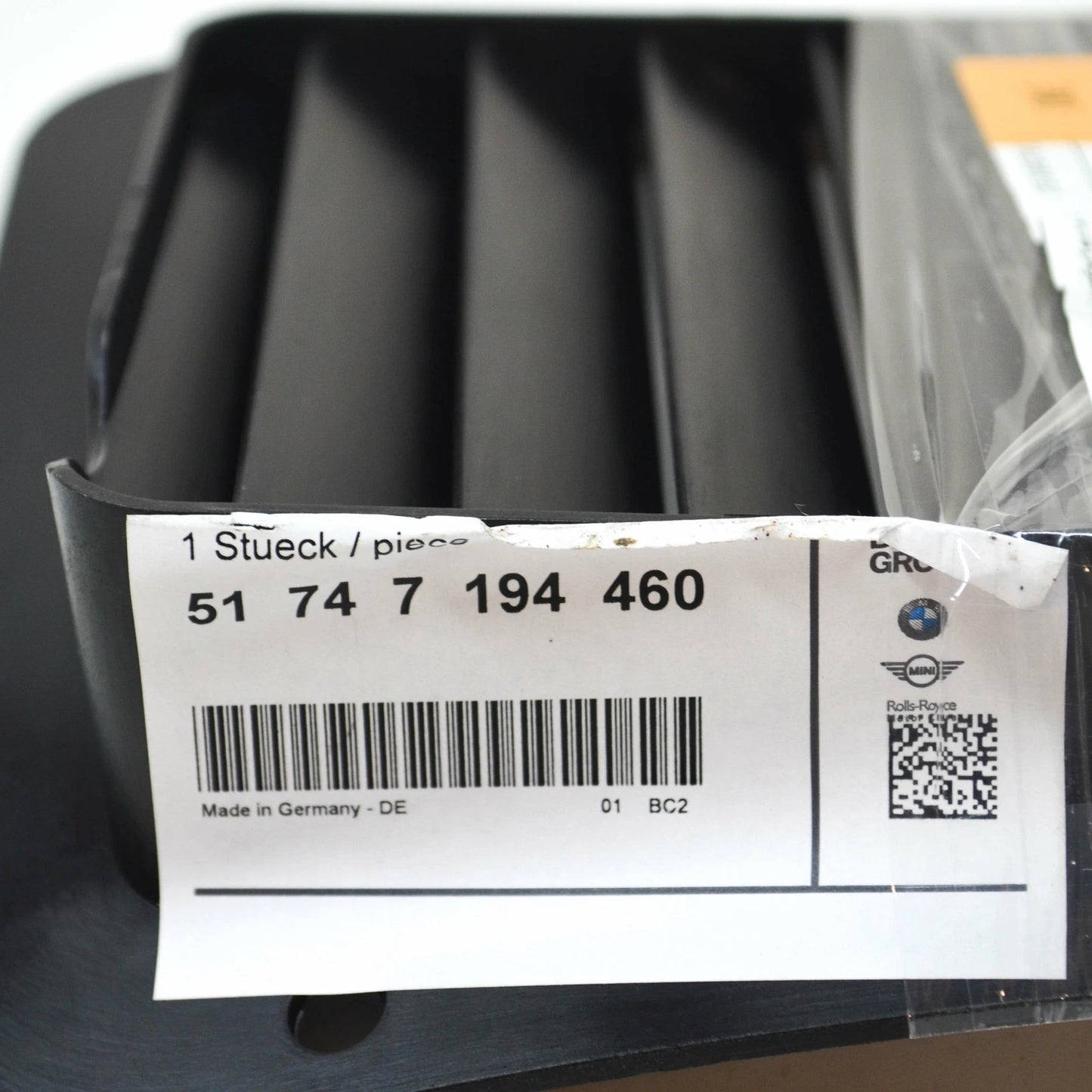 NEW BMW 1 E88 FRONT RIGHT WHEEL ARCH SPLASH SHIELD AIR DUCT 51747194460 ORIGINAL