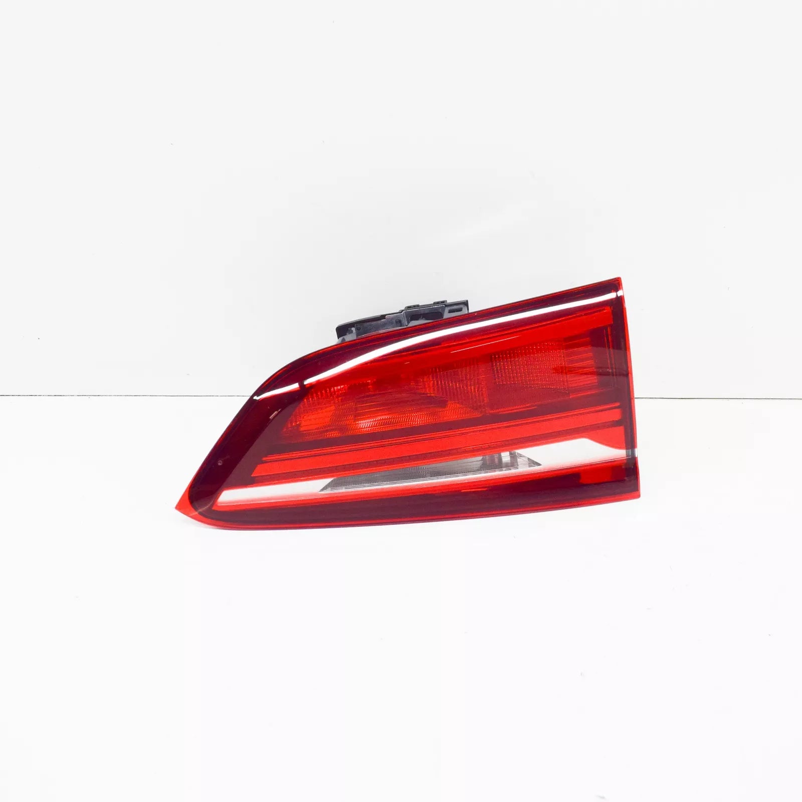 NEW BMW X1 F48 REAR LIGHT IN TRUNK LID LEFT 63217350695