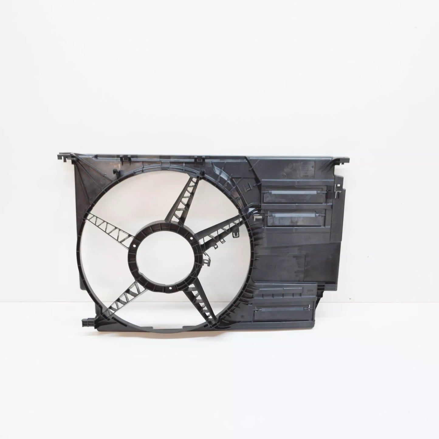 NEW BMW F45 F46 F55 F56 RADIATOR FAN SHROUD 600-850W 7637189 17427637189