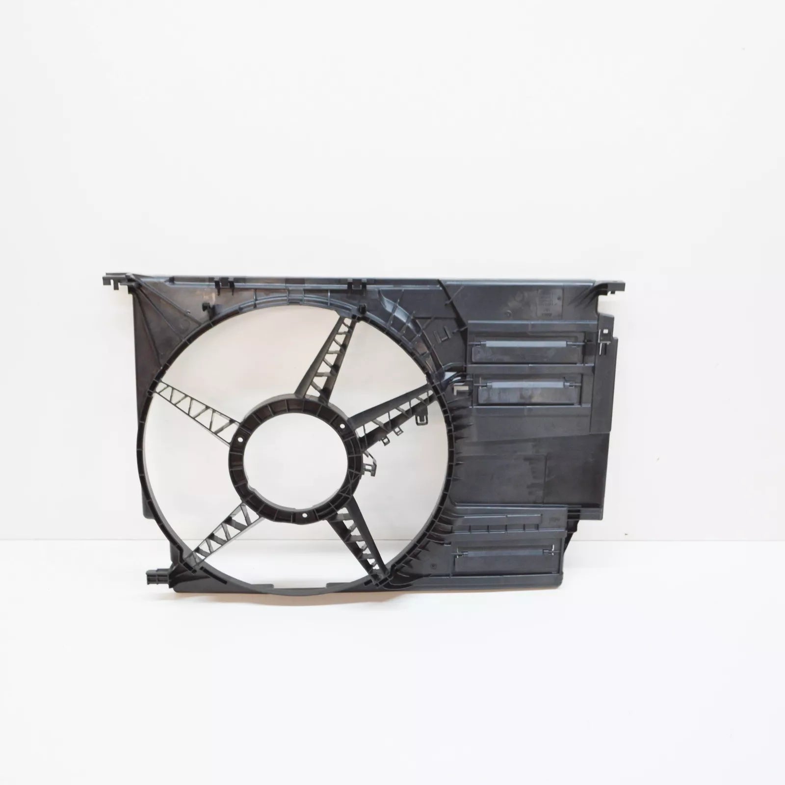 NEW BMW F45 F46 F55 F56 RADIATOR FAN SHROUD 600-850W 7637189 17427637189