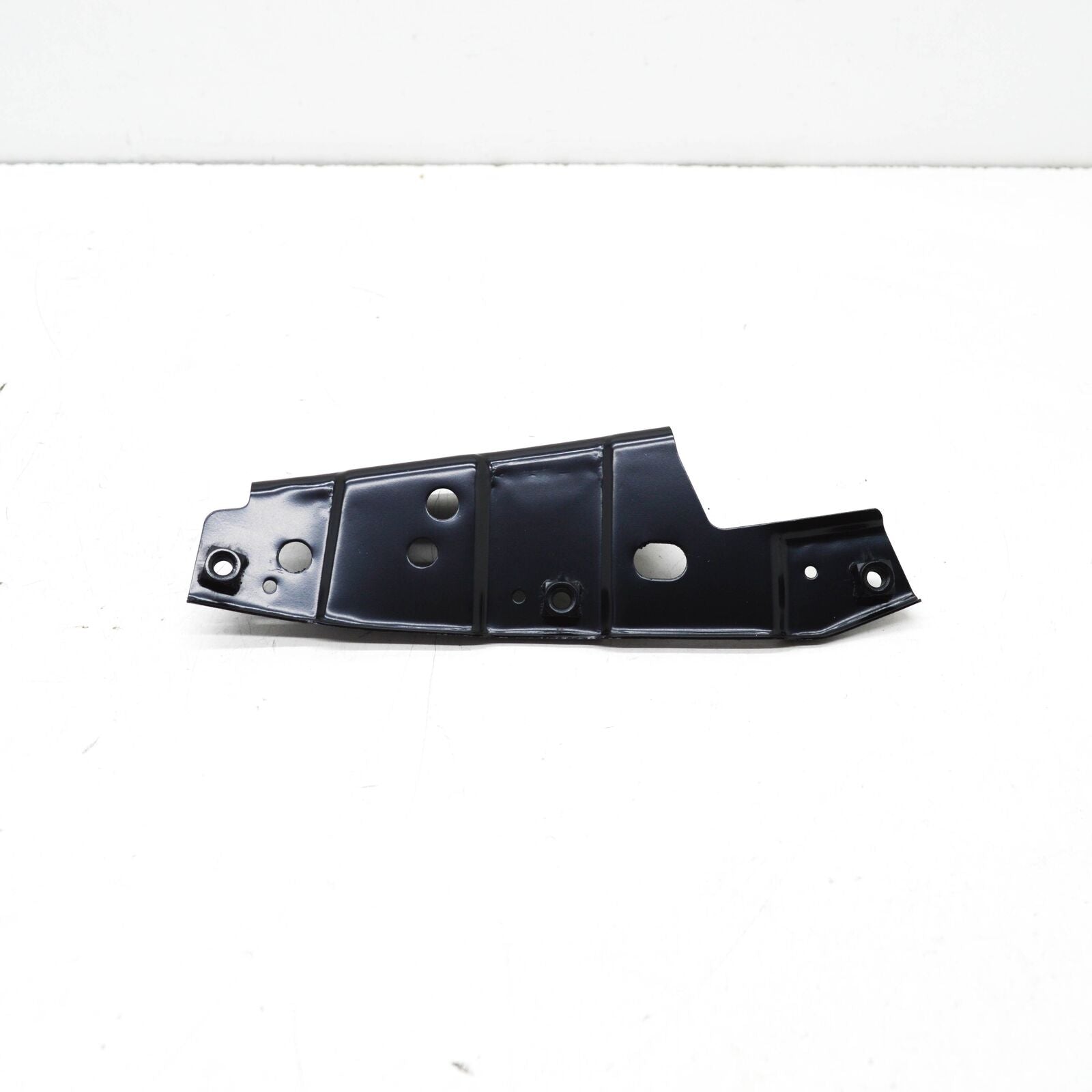 NEW AUDI A3 SPORTBACK 8Y FRONT LEFT FENDER HOLDER 8Y0821091A ORIGINAL
