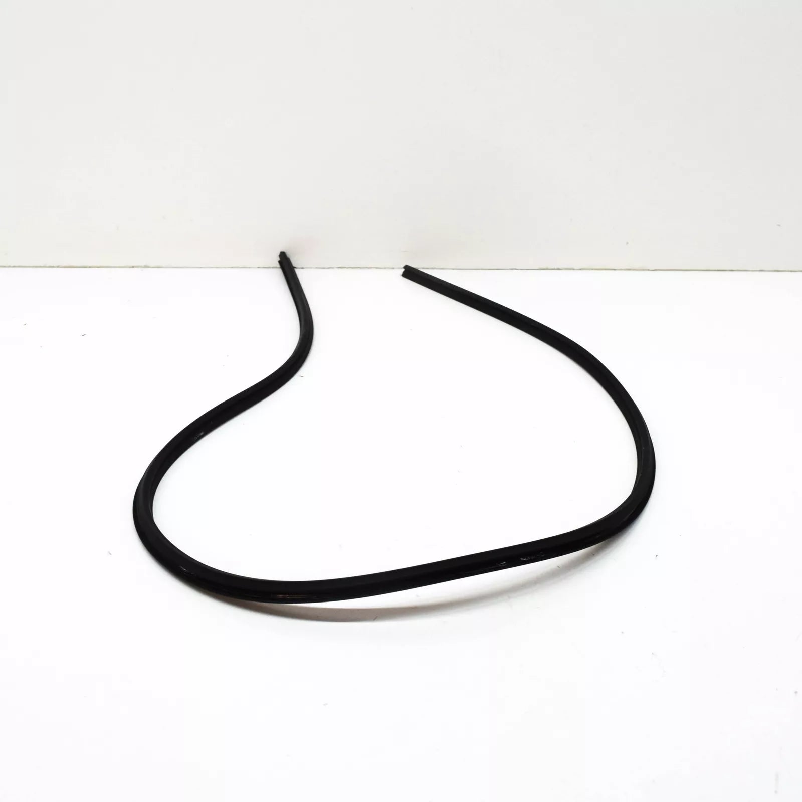 NEW BMW 3 TOURING E30 REAR WINDOW COVER STRIP 51311947248 1947248