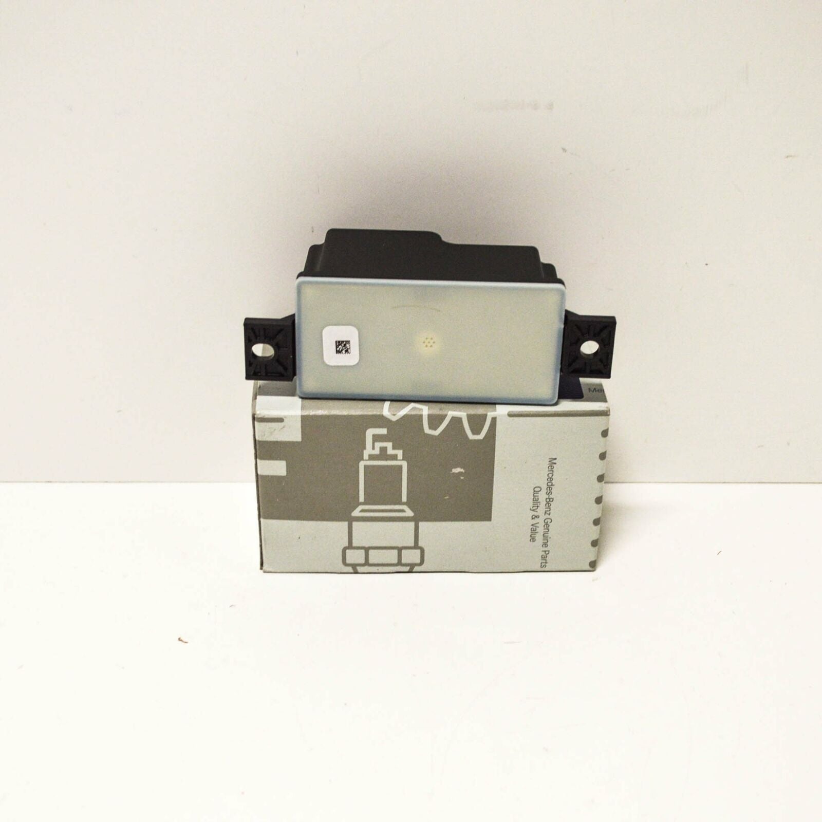 NEW MERCEDES-BENZ E W213 VOLTAGE CONVERTER A2059053414 ORIGINAL