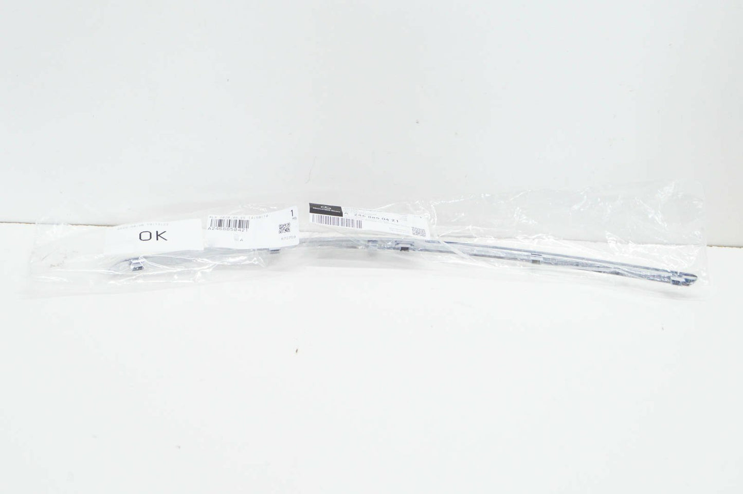 NEW MERCEDES-BENZ B W246 FRONT BUMPER LEFT CHROME MOLDING A2468850421 ORIGINAL