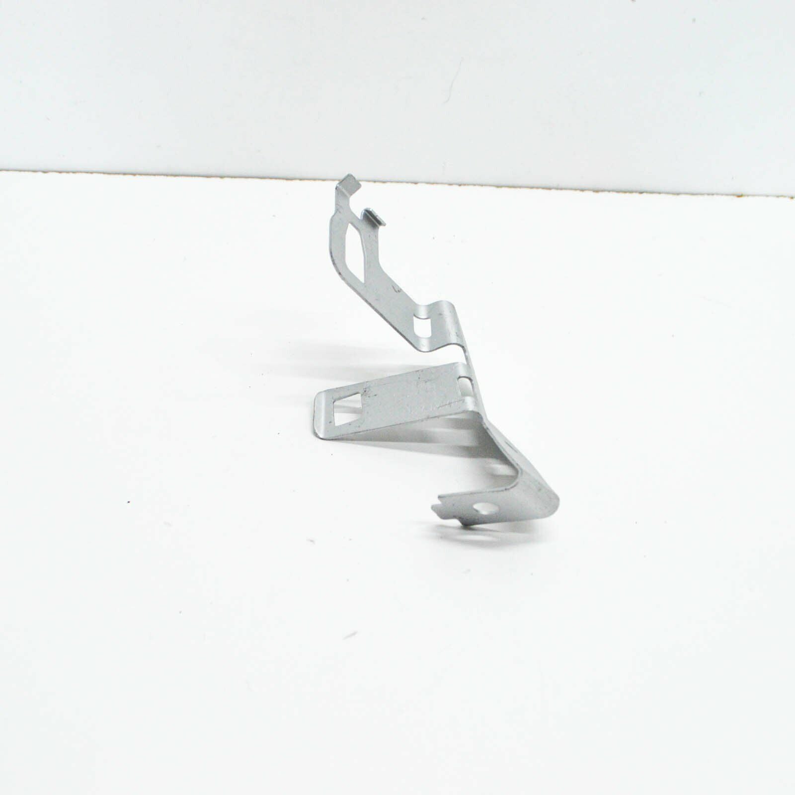 NEW MERCEDES-BENZ E W213 FRONT RIGHT UNDERTRAY BRACKET A2135240440 ORIGINAL