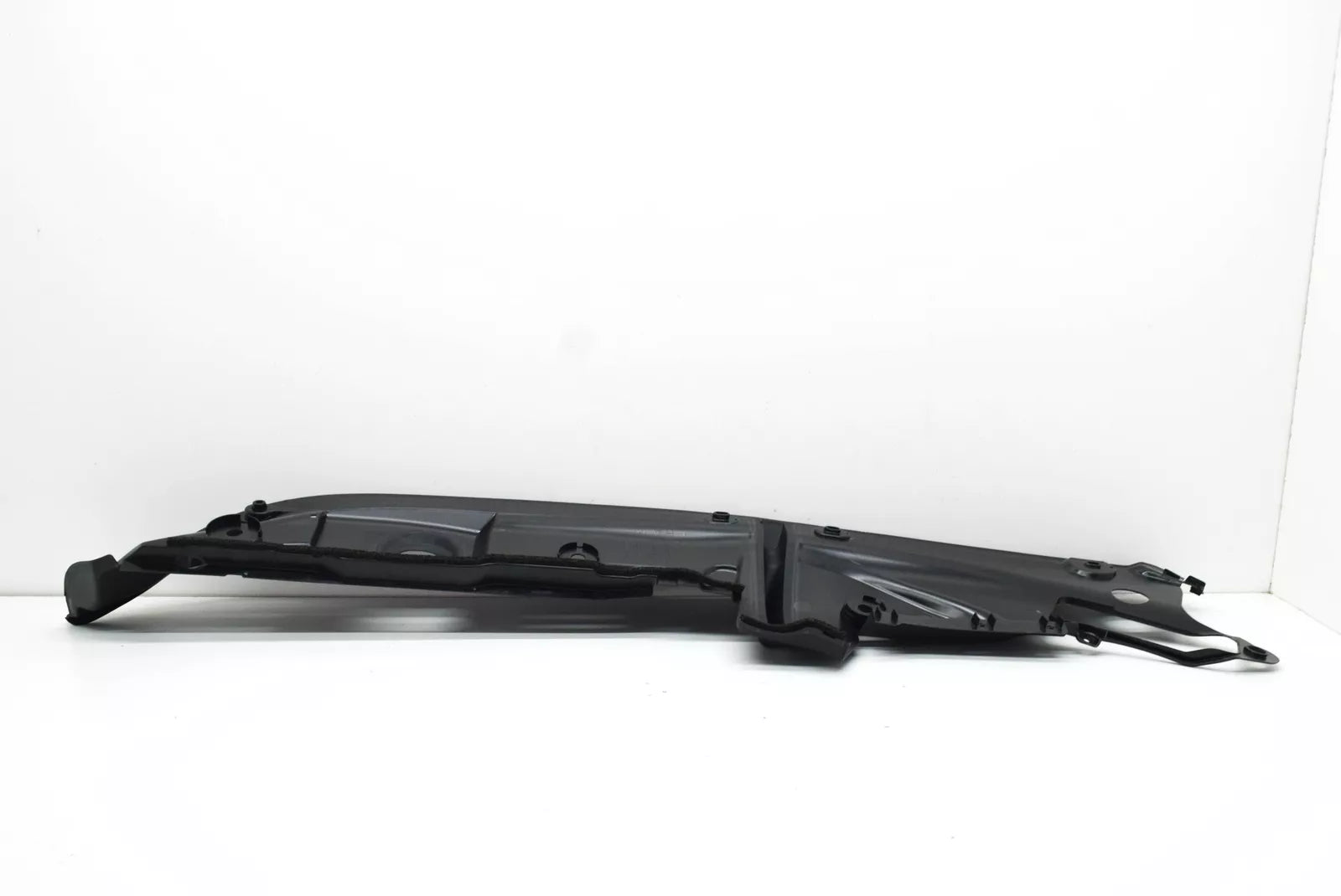 NEW BMW 7 G11, G12 RIGHT SIDE PANEL SEALING 7347400 51767347400 GENUIUNE