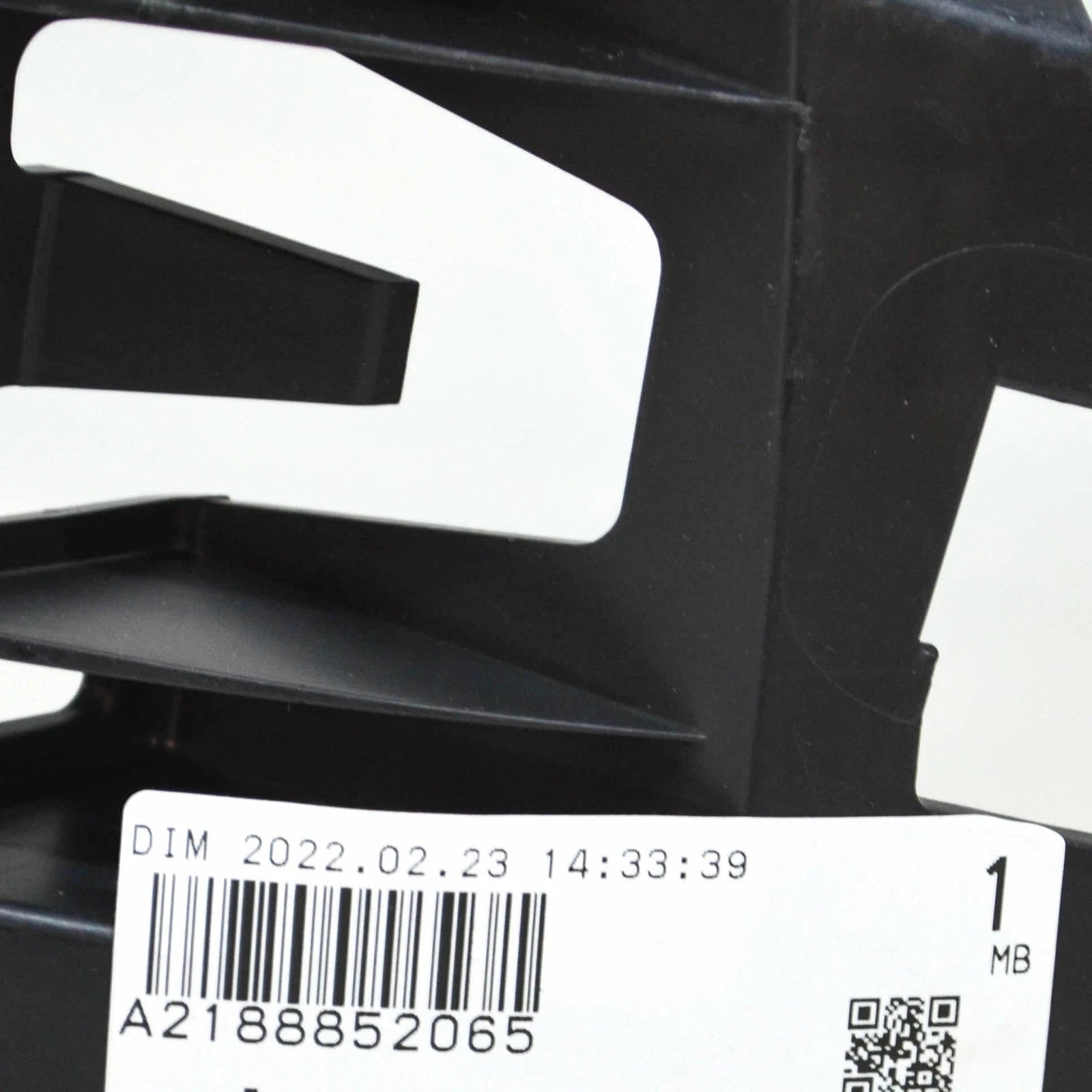 NEW MERCEDES-BENZ CLS C218 FRONT BUMPER RIGHT BASIC MOUNTING A2188852065