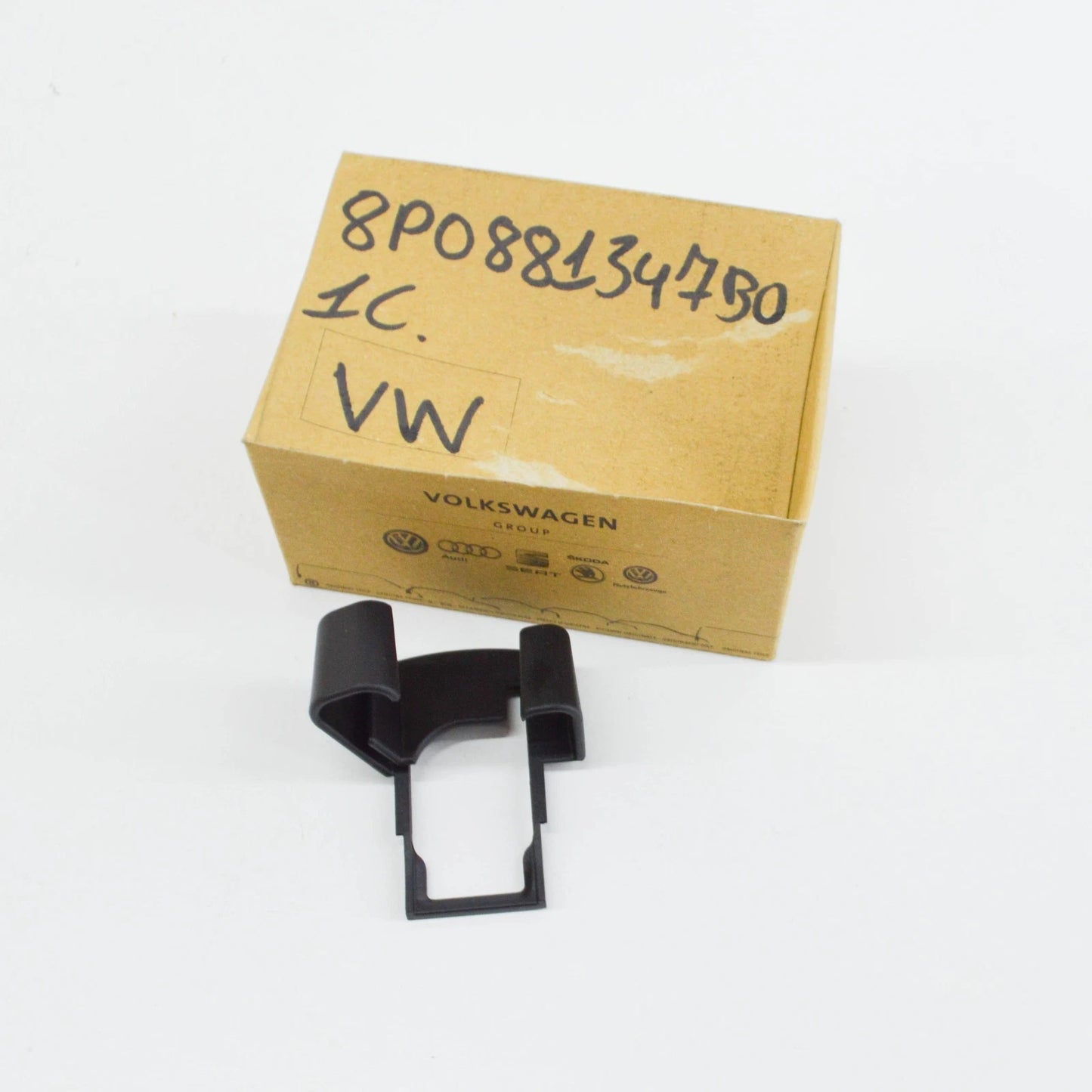 NEW AUDI A3 8P FRONT LEFT SEAT OUTER GUIDE RAIL COVER 8P0881347B01C ORIGINAL