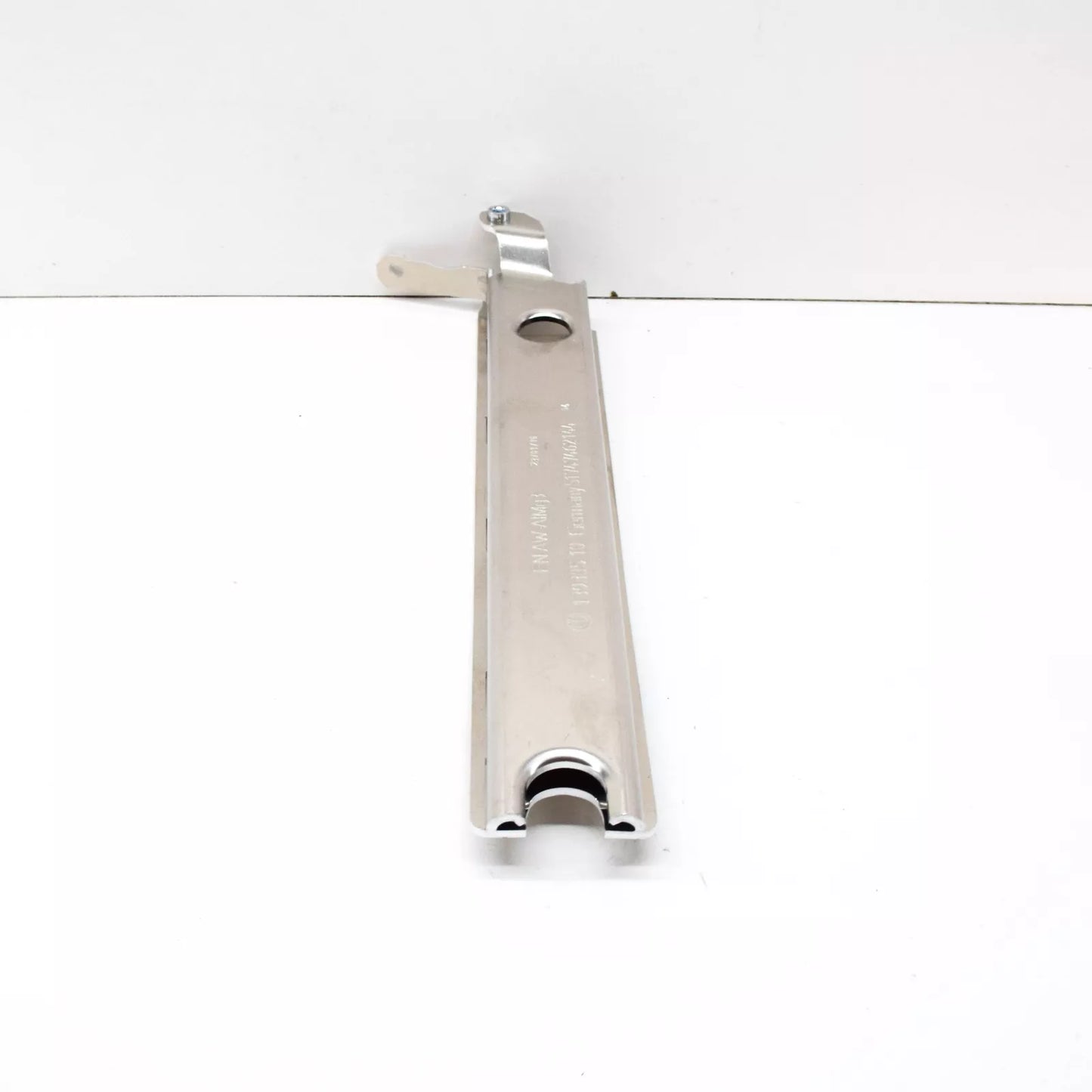 NEW BMW 1 F40 RIGHT LOWER RADIATOR SUPPORT AIR DUCT BRACKET 51747462144 ORIGINAL