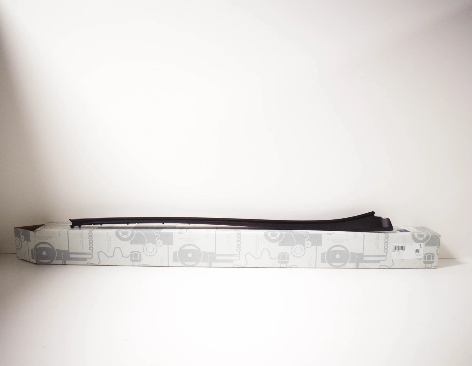 NEW MB C A205 LEFT WINDSCREEN WATER DEFLECTOR TRIM A2056901782 ORIGINAL