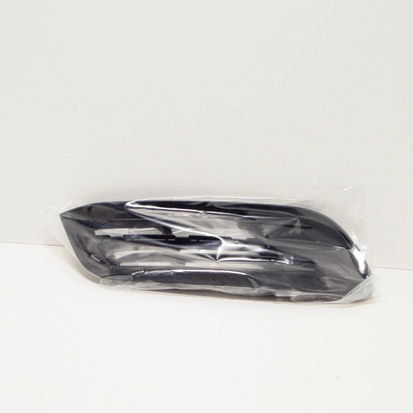 NEW BMW 3 E46 UNDER SEAT EMERGENCY FIRST AID KIT 52107166665 ORIGINAL