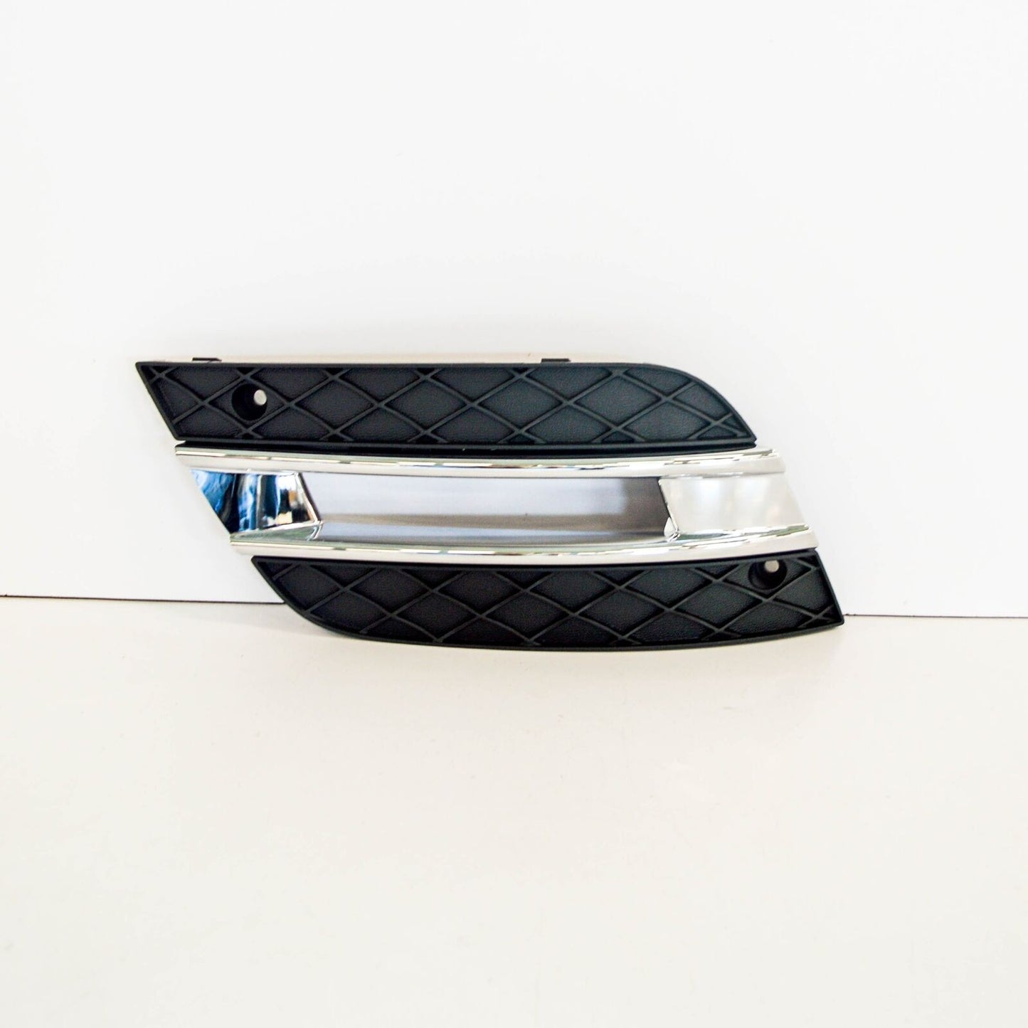 NEW MERCEDES BENZ ML W164 FRONT BUMPER RIGHT GRILLE COVER A1648802024 ORIGINAL