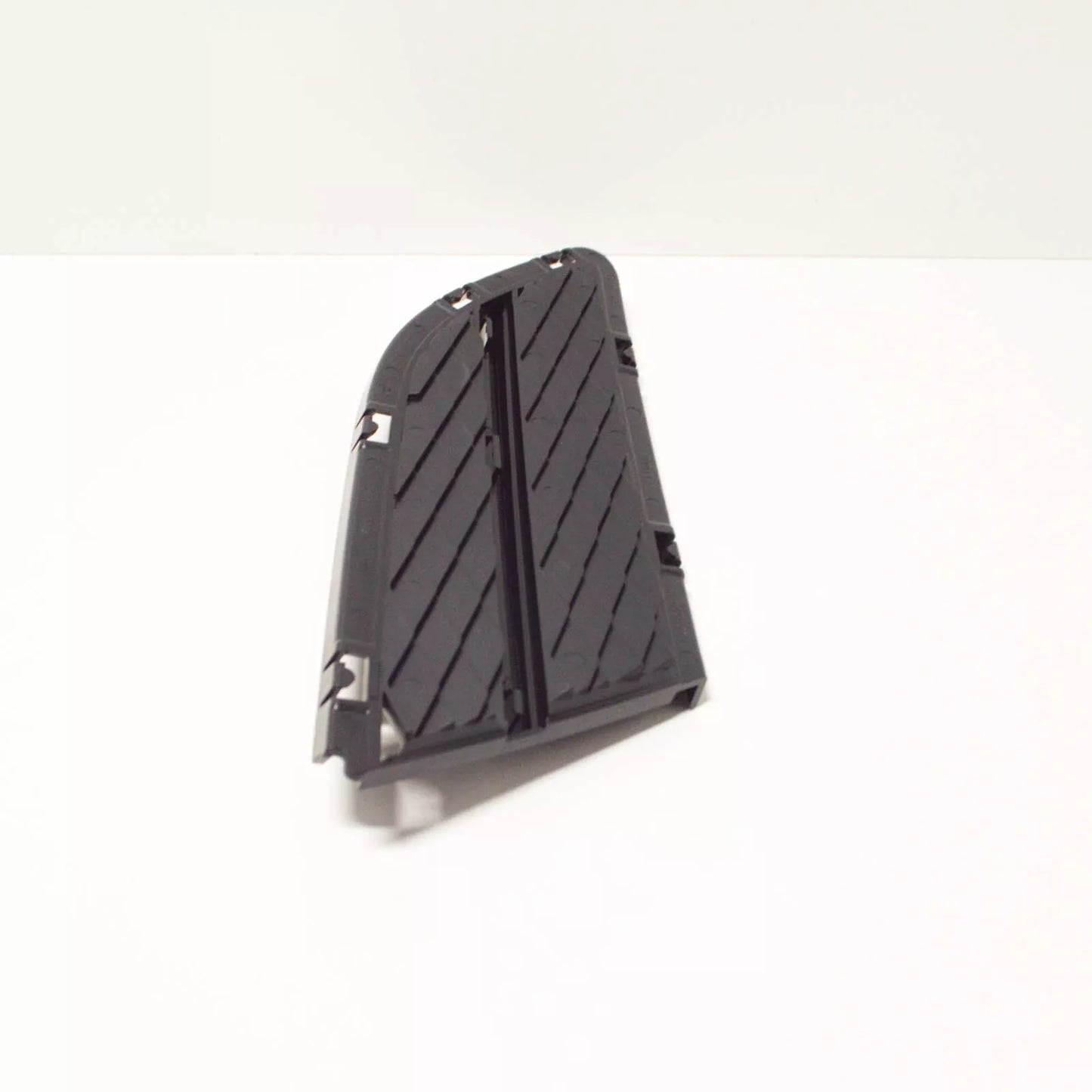 NEW BMW 3 E90 FRONT BUMPER LEFT CLOSED GRILLE 51117138417 7138417 ORIGINAL