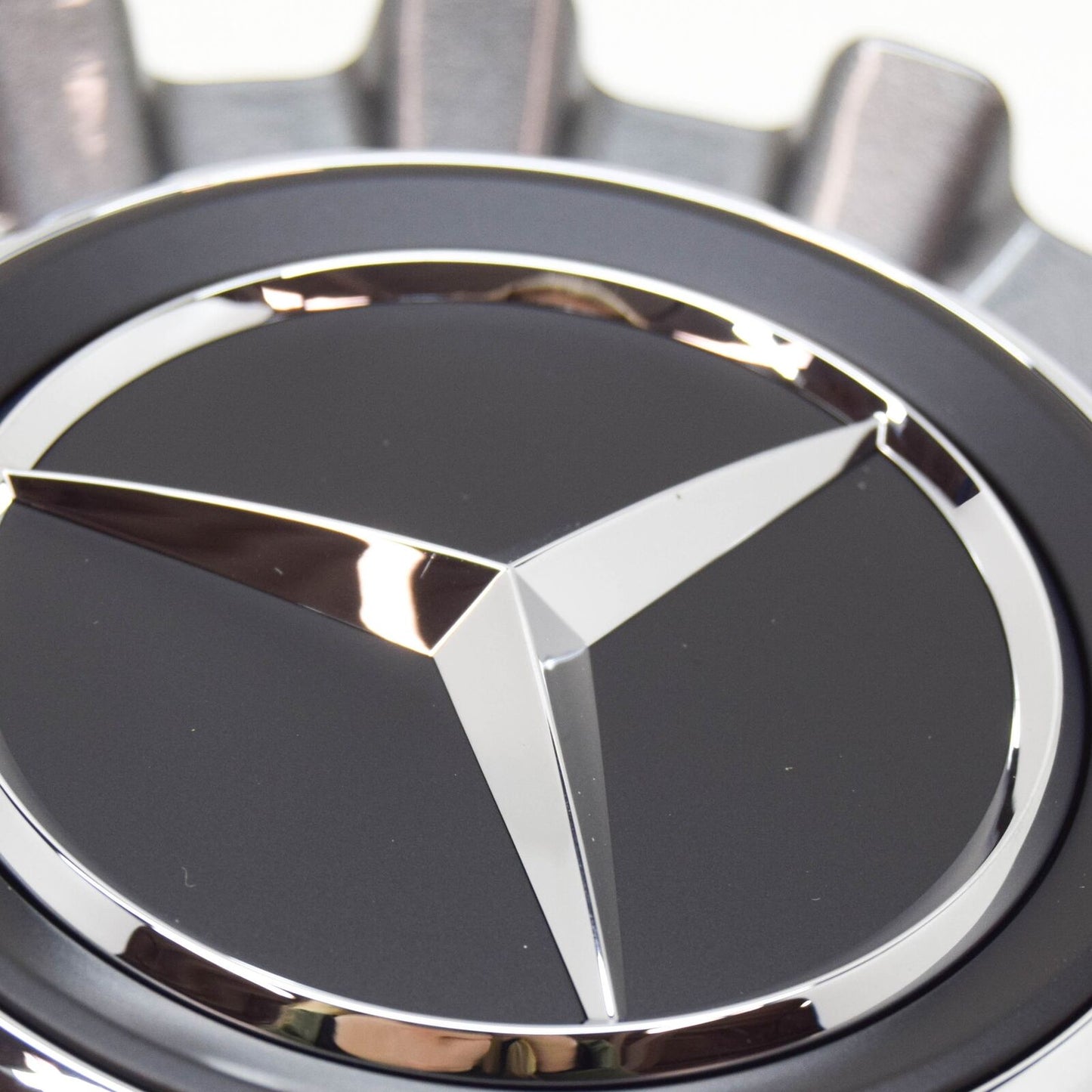 NEW MERCEDES-BENZ GLA H247 WHEEL HUB COVER CAP A00040069007756 ORIGINAL