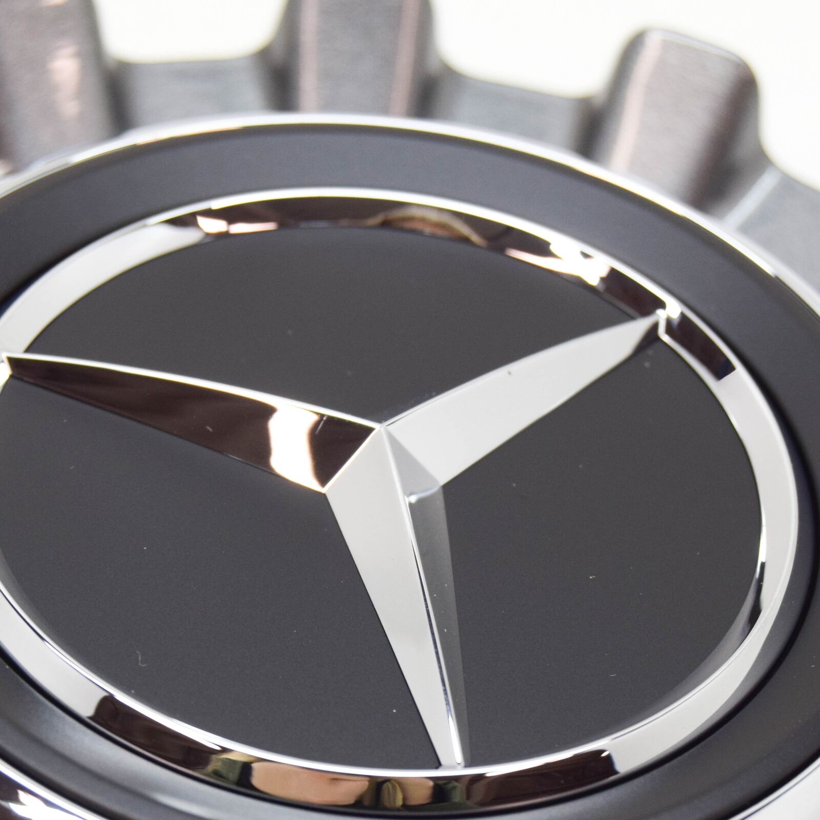 NEW MERCEDES-BENZ GLA H247 WHEEL HUB COVER CAP A00040069007756 ORIGINAL