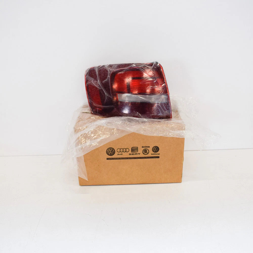 NEW VOLKSWAGEN JETTA MK6 REAR LEFT TAILLIGHT 5C6945095N