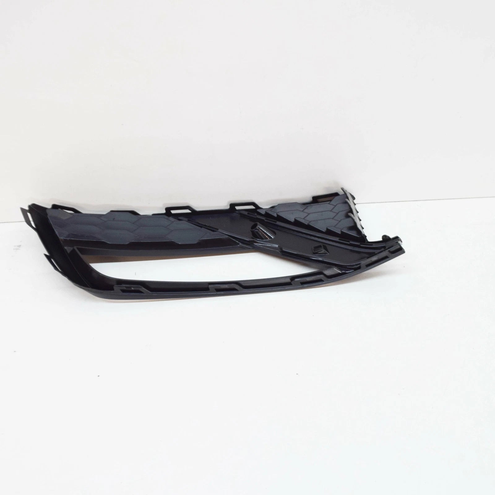 NEW VOLKSWAGEN POLO 6C FRONT BUMPER RIGHT LOWER GRILLE 6C0853666G9B9