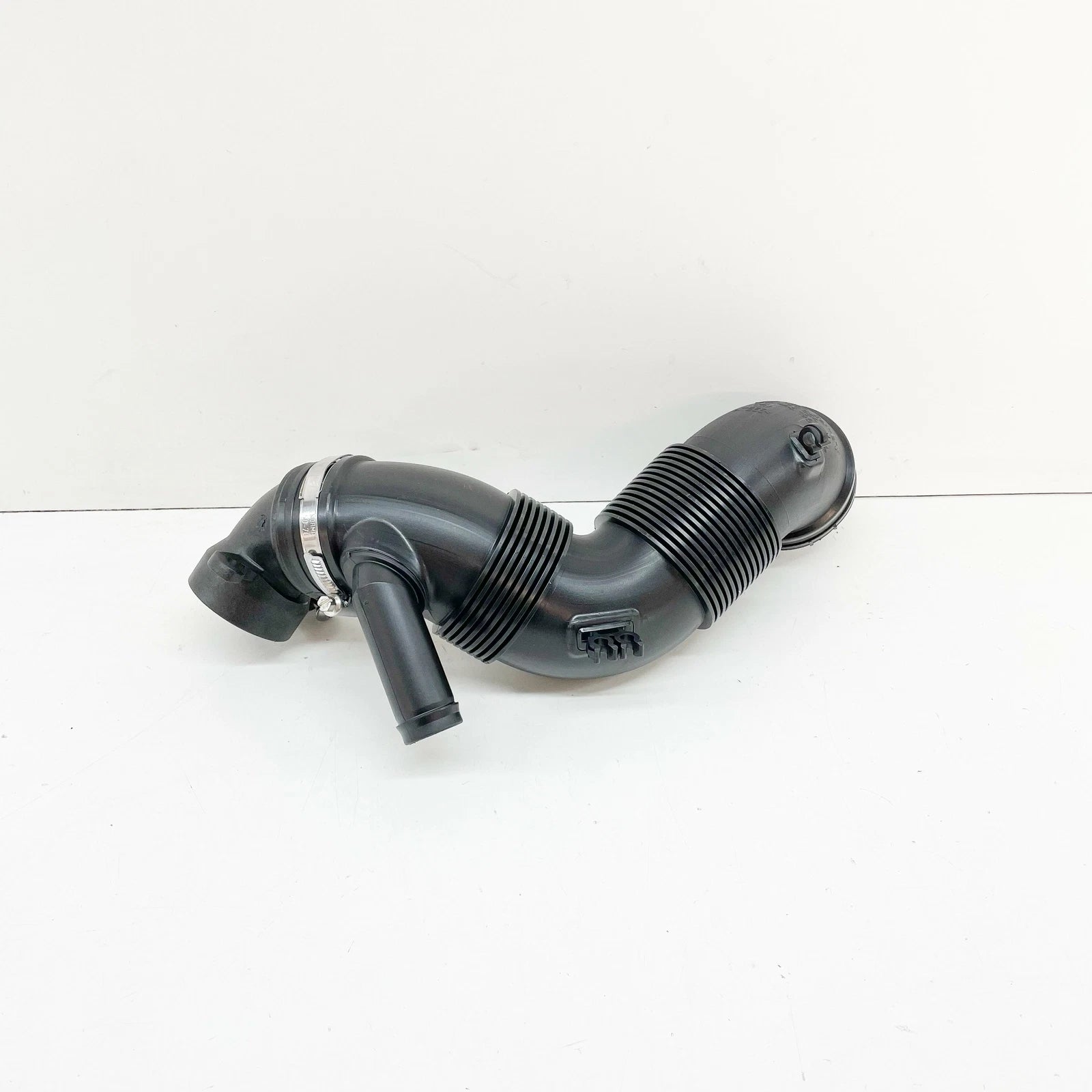 NEW AUDI A3 8P AIR INTAKE HOSE TUBE 3C0129654M ORIGINAL