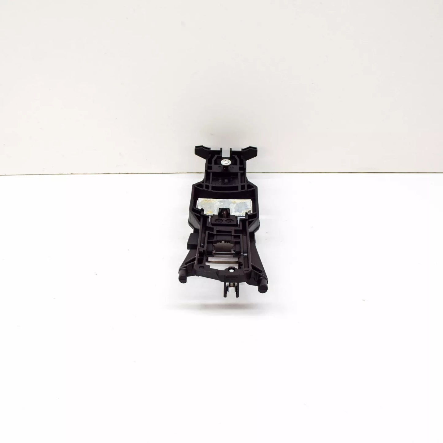 NEW MB C W203 FRONT LEFT DOOR HANDLE BEARING BRACKET A2037600734