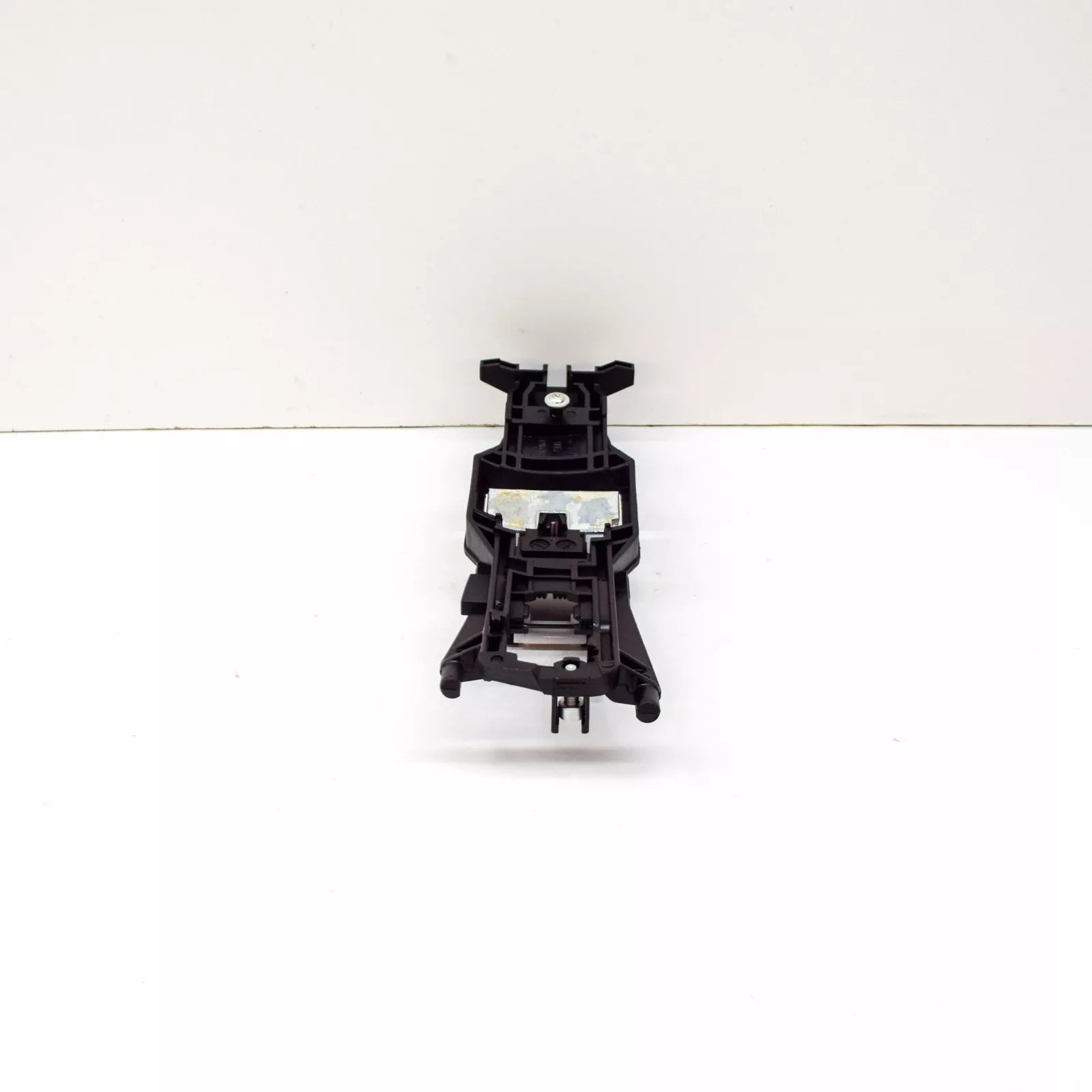 NEW MB C W203 FRONT LEFT DOOR HANDLE BEARING BRACKET A2037600734