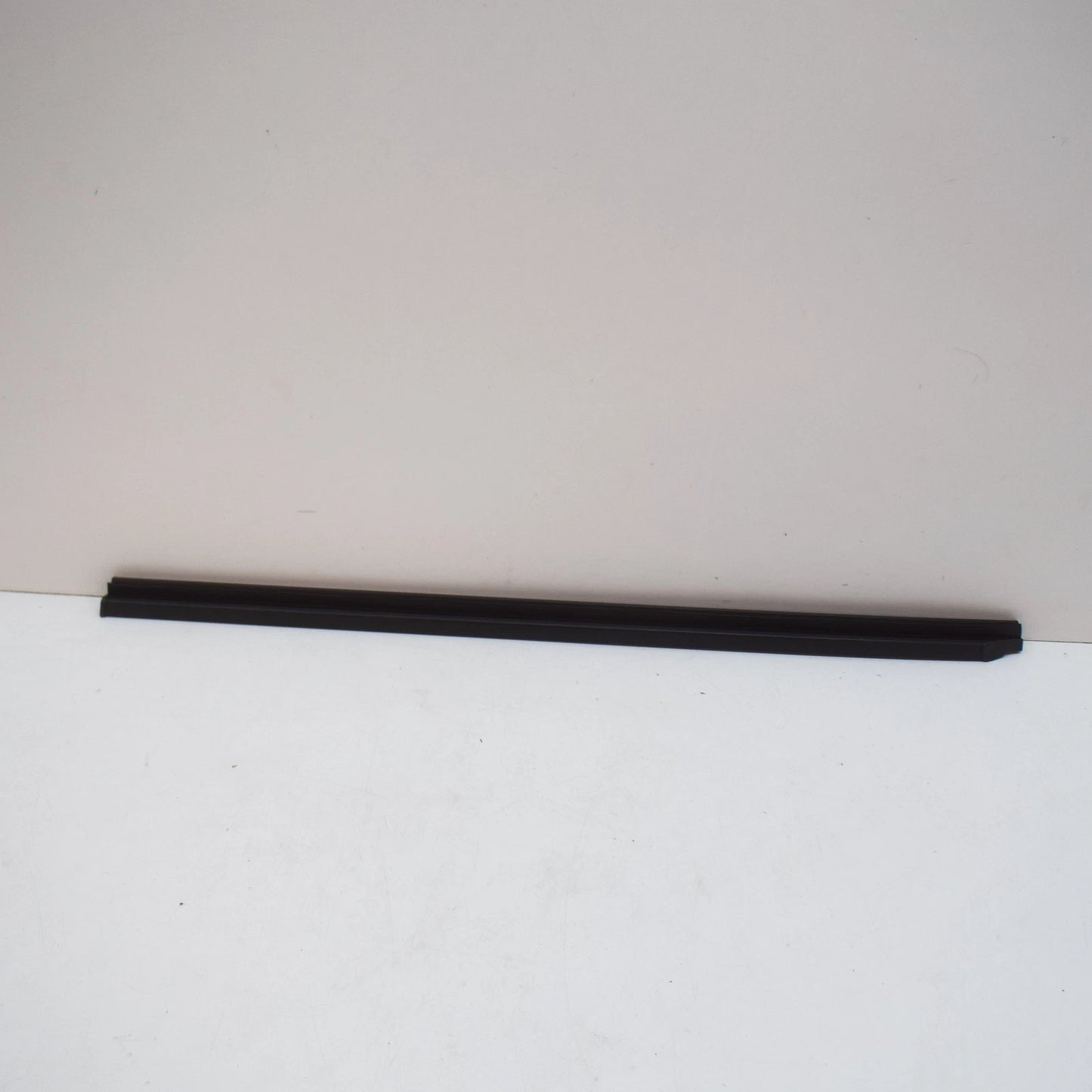 NEW BMW 7 E38 REAR LEFT DOOR SEALING BETWEEN DOOR/ENTRANCE 51228158187 ORIGINAL