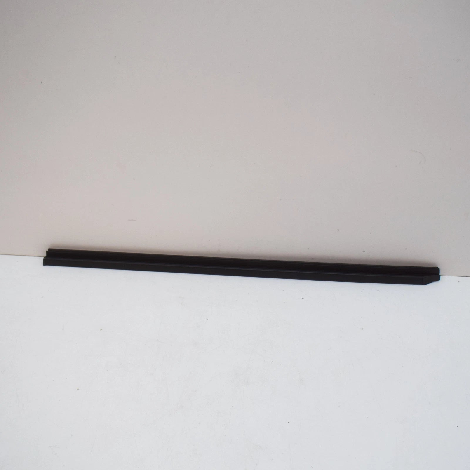 NEW BMW 7 E38 REAR LEFT DOOR SEALING BETWEEN DOOR/ENTRANCE 51228158187 ORIGINAL