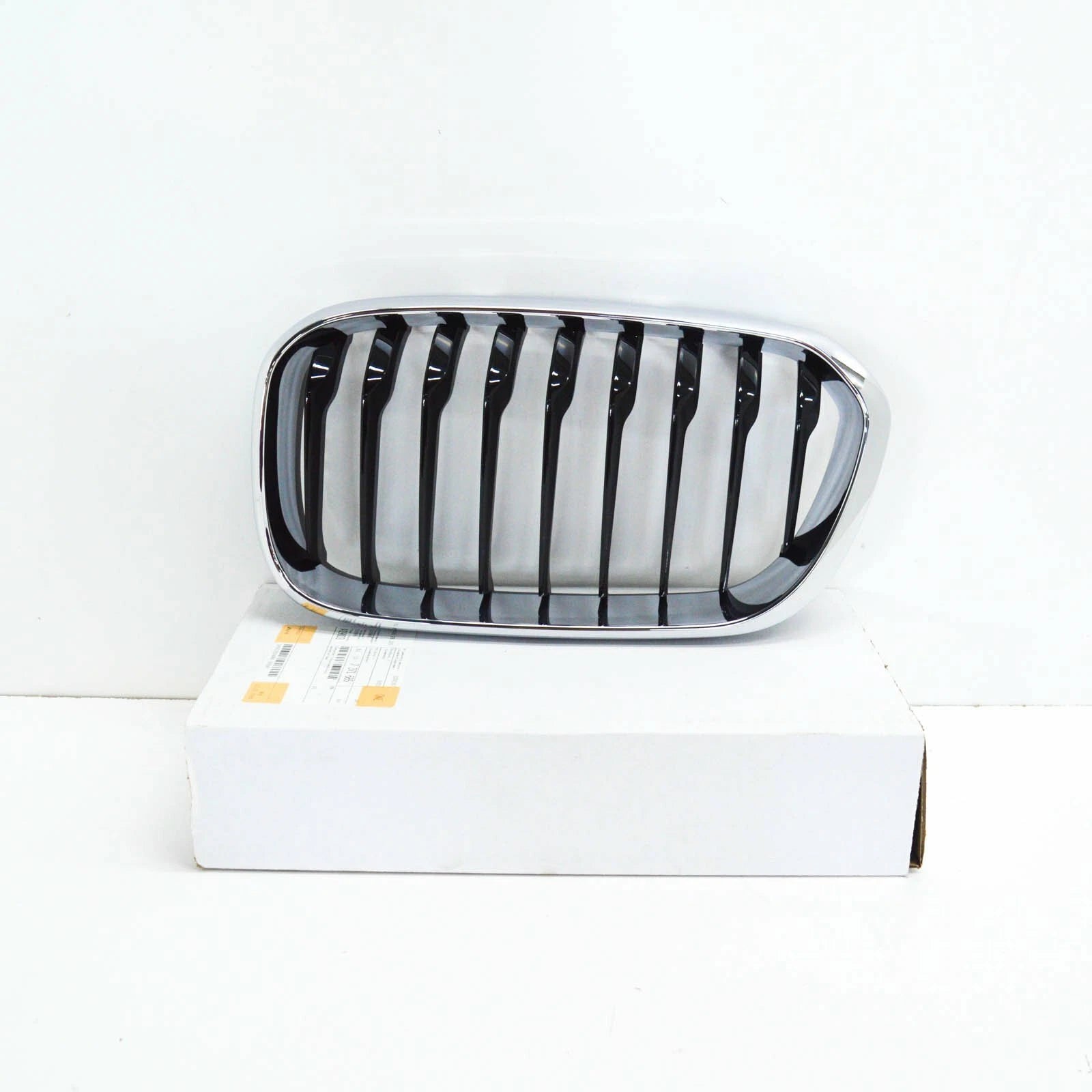 NEW BMW 1 F20 FRONT BUMPER LEFT UPPER GRILLE 51137371685 7371685 2015