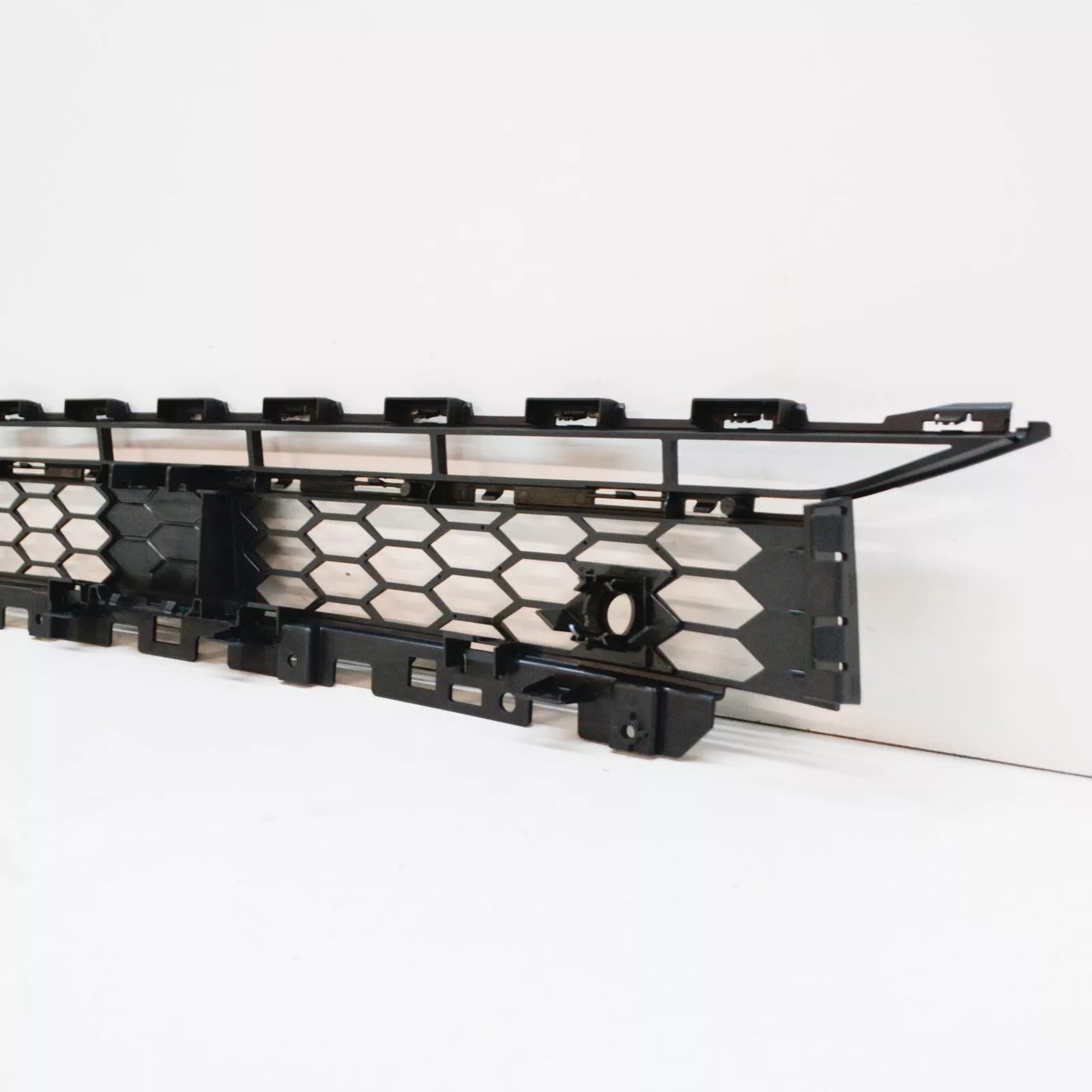 NEW AUDI Q2 GA FRONT BUMPER CENTER LOWER GRILLE 81A807647H3FZ