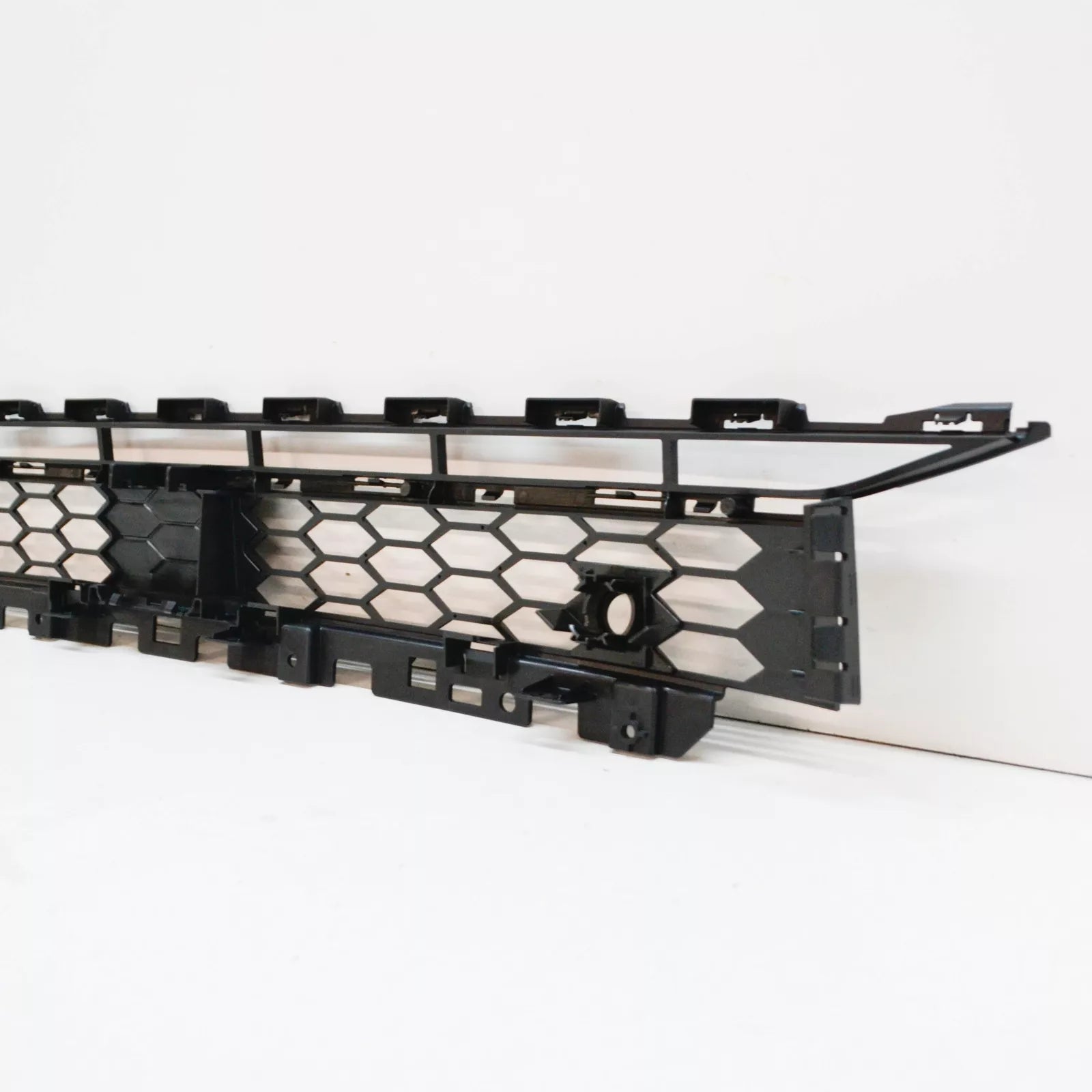 NEW AUDI Q2 GA FRONT BUMPER CENTER LOWER GRILLE 81A807647H3FZ