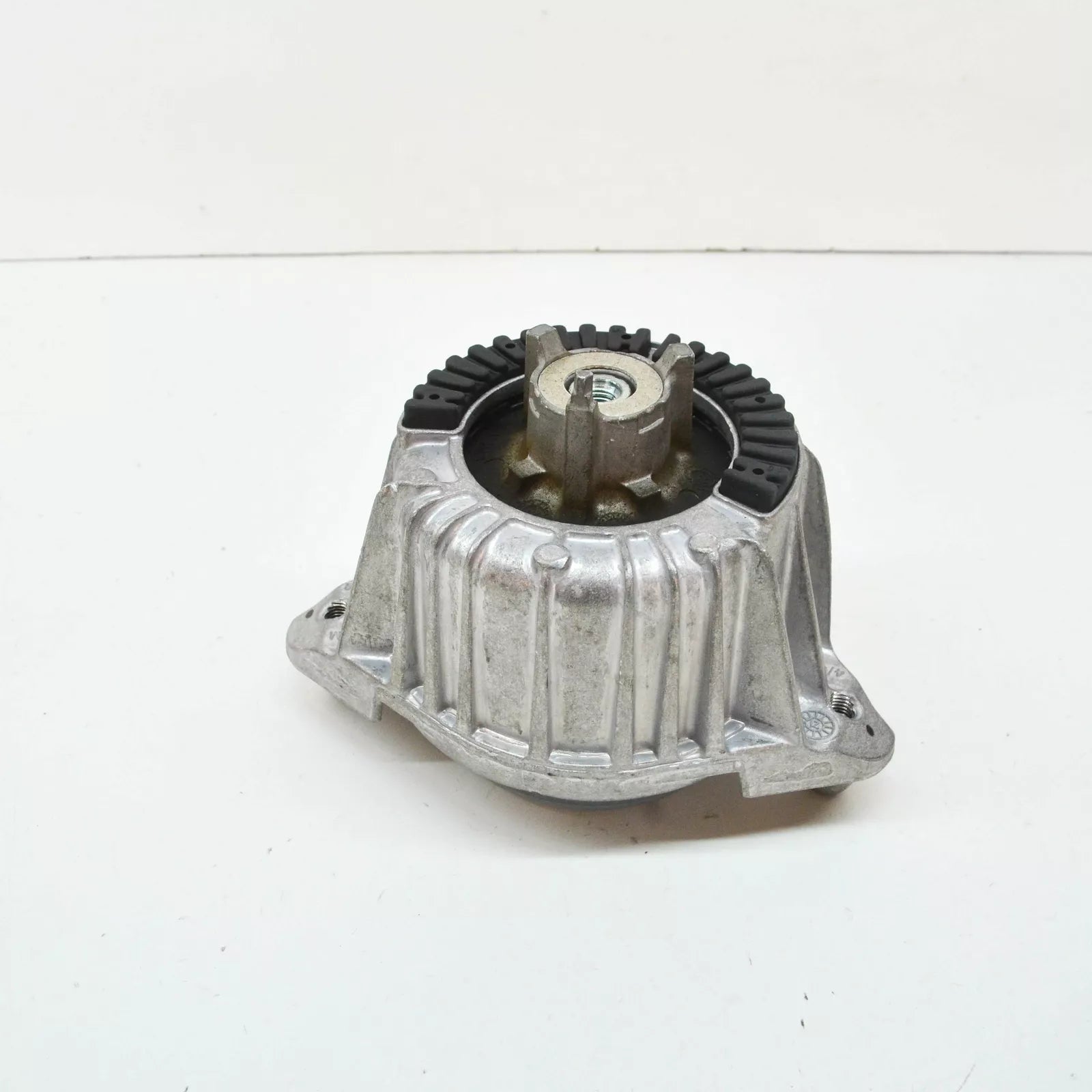 NEW MERCEDES-BENZ C-CLASS W204 LEFT SIDE ENGINE MOUNT A2122406317