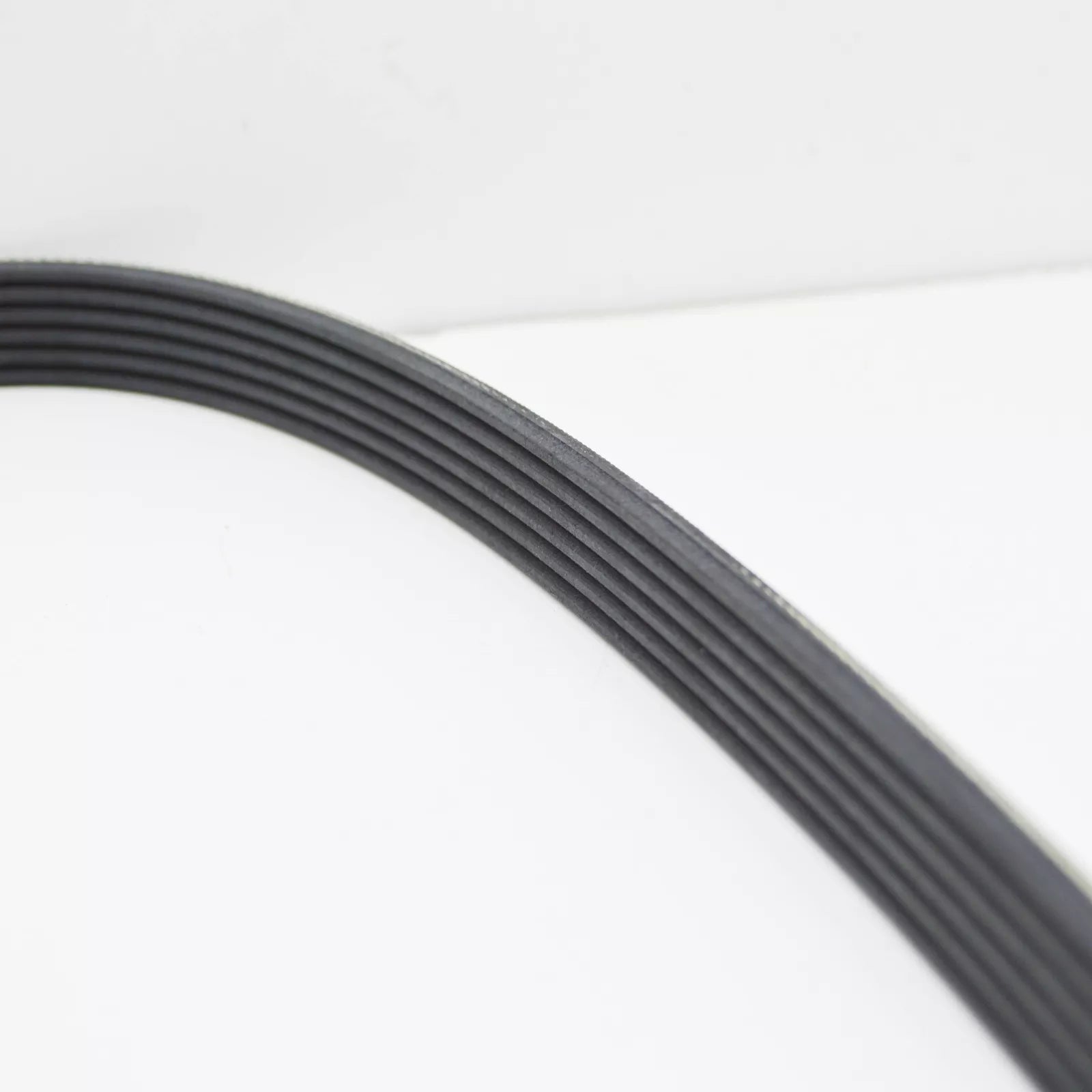 NEW VOLKSWAGEN GOLF MK8 ALTERNATOR POLY-V-BELT 05E903159B ORIGINAL