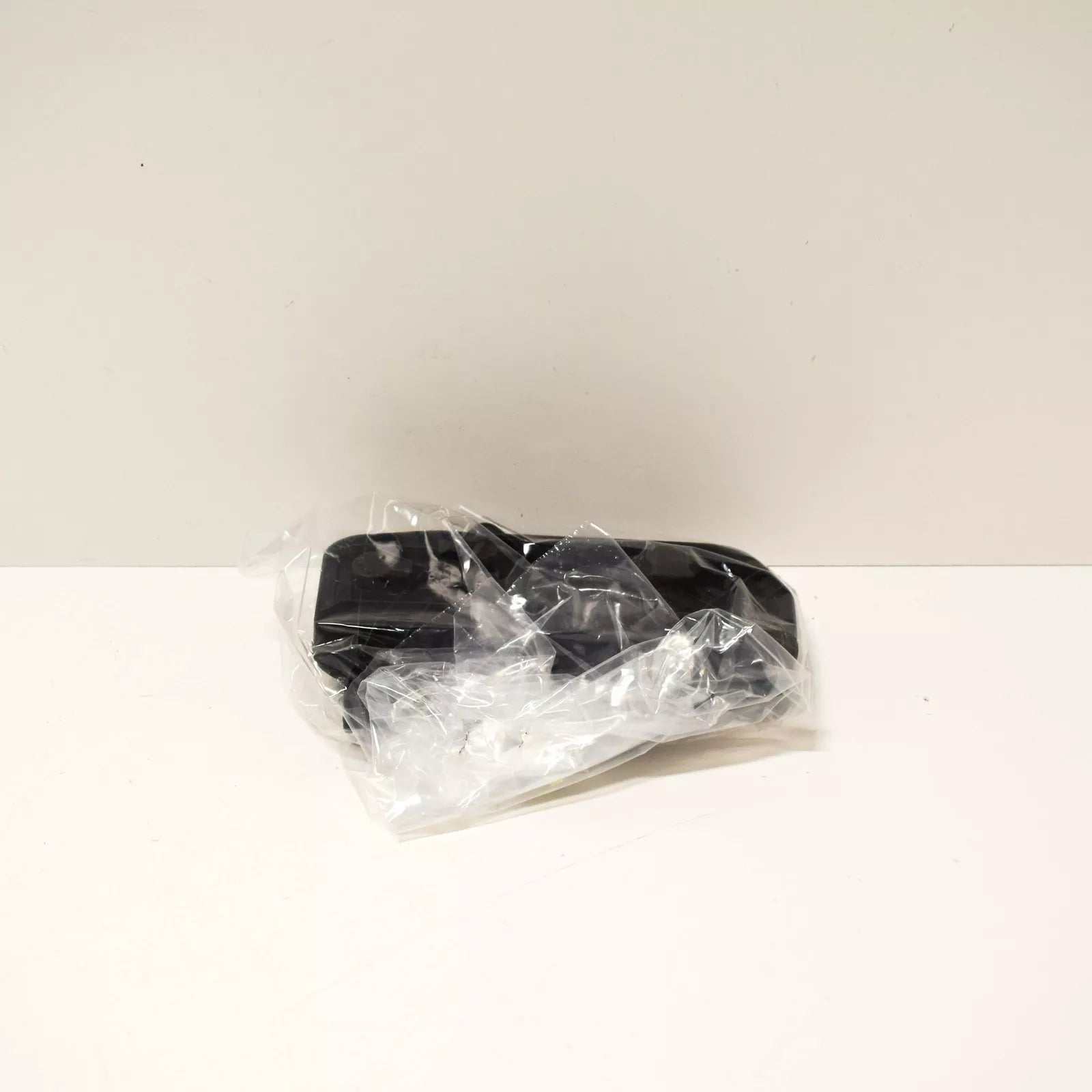 NEW VOLKSWAGEN TRANSPORTER T5 REAR RIGHT TAILLIGHT BULB HOLDER 7E5945258