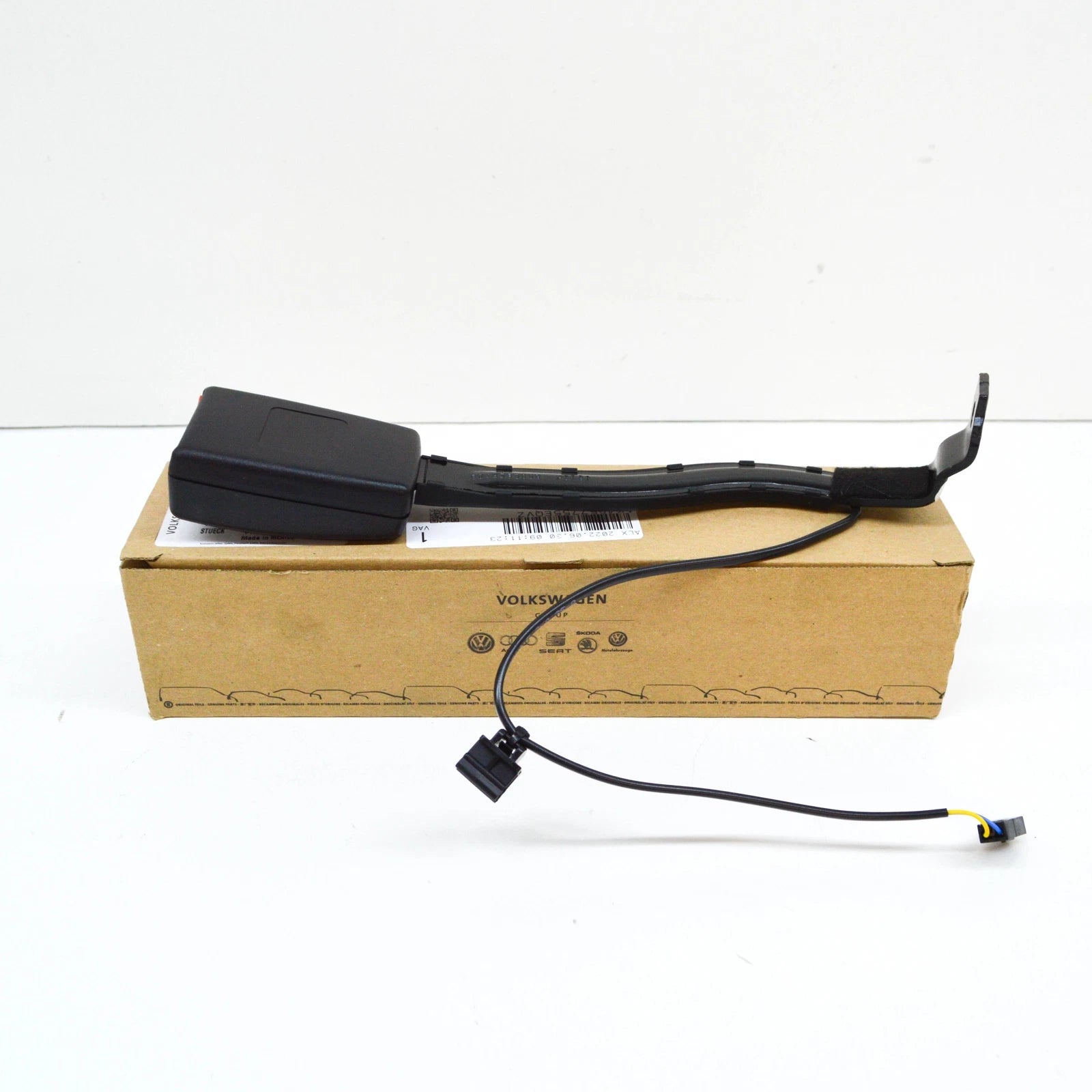 NEW VOLKSWAGEN GOLF 1K MK5 FRONT LEFT SEAT BUCKLE 1K4857755EQVZ