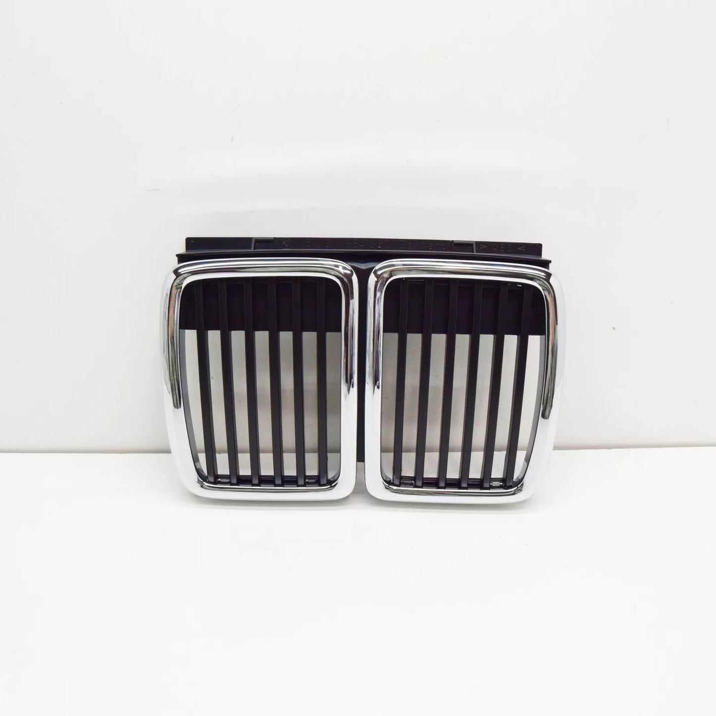 NEW BMW 3 E30 FRONT BUMPER CENTER GRILLE 51131884350 ORIGINAL