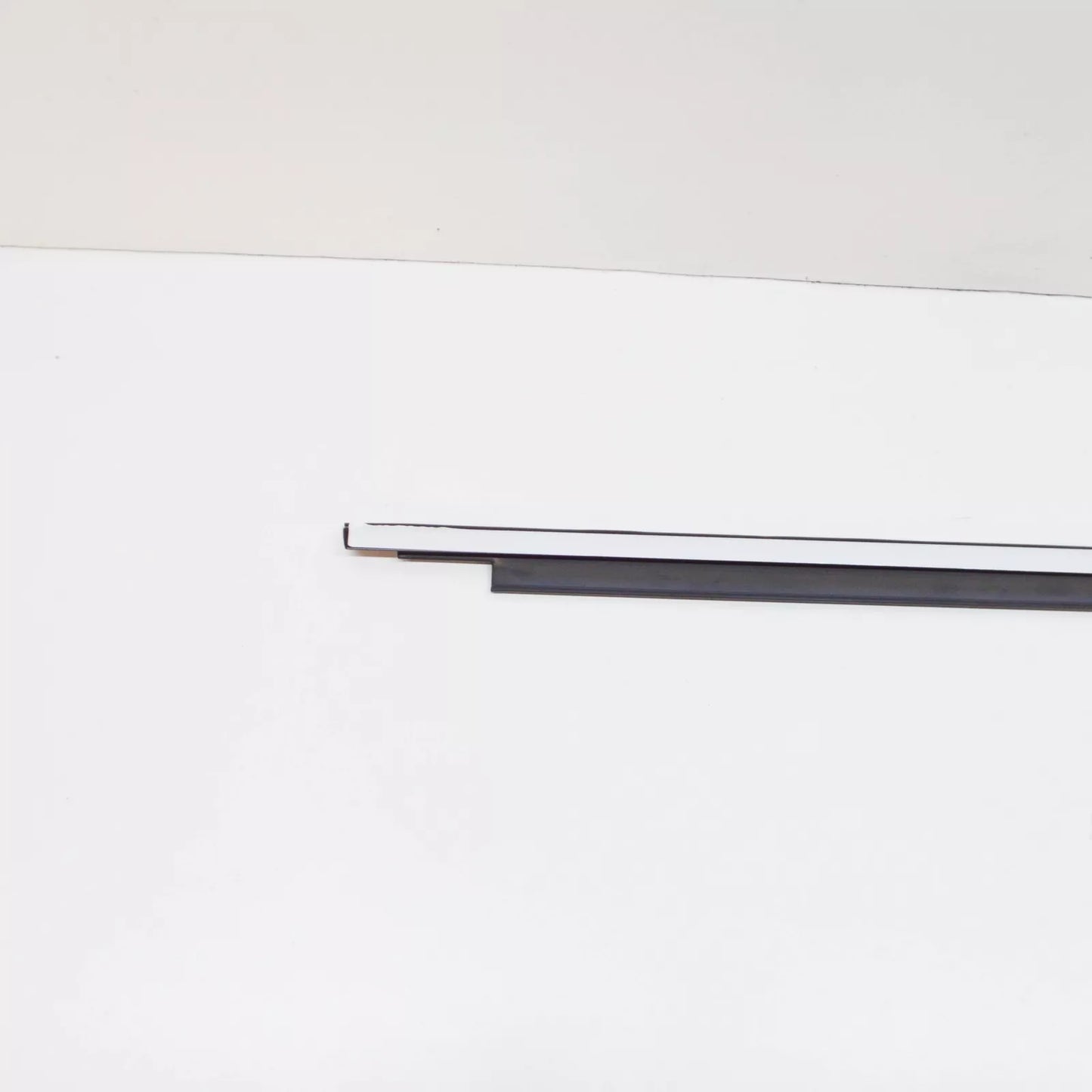 NEW AUDI Q5 8R FRONT RIGHT WINDOW SLOT SEAL WITH TRIM 8R0853284HT94 ORIGINAL