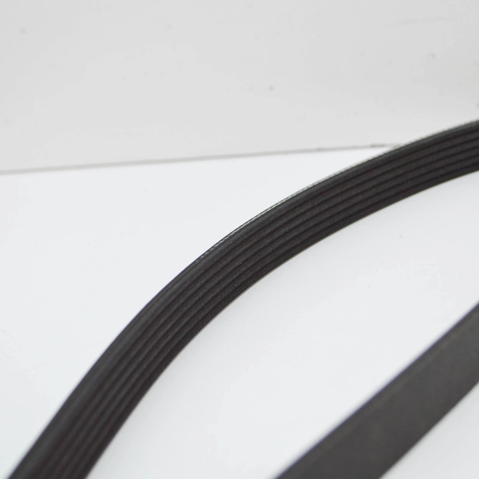 NEW AUDI A5 8T ACCESSORY BELT 06H903137C 2.0 PETROL