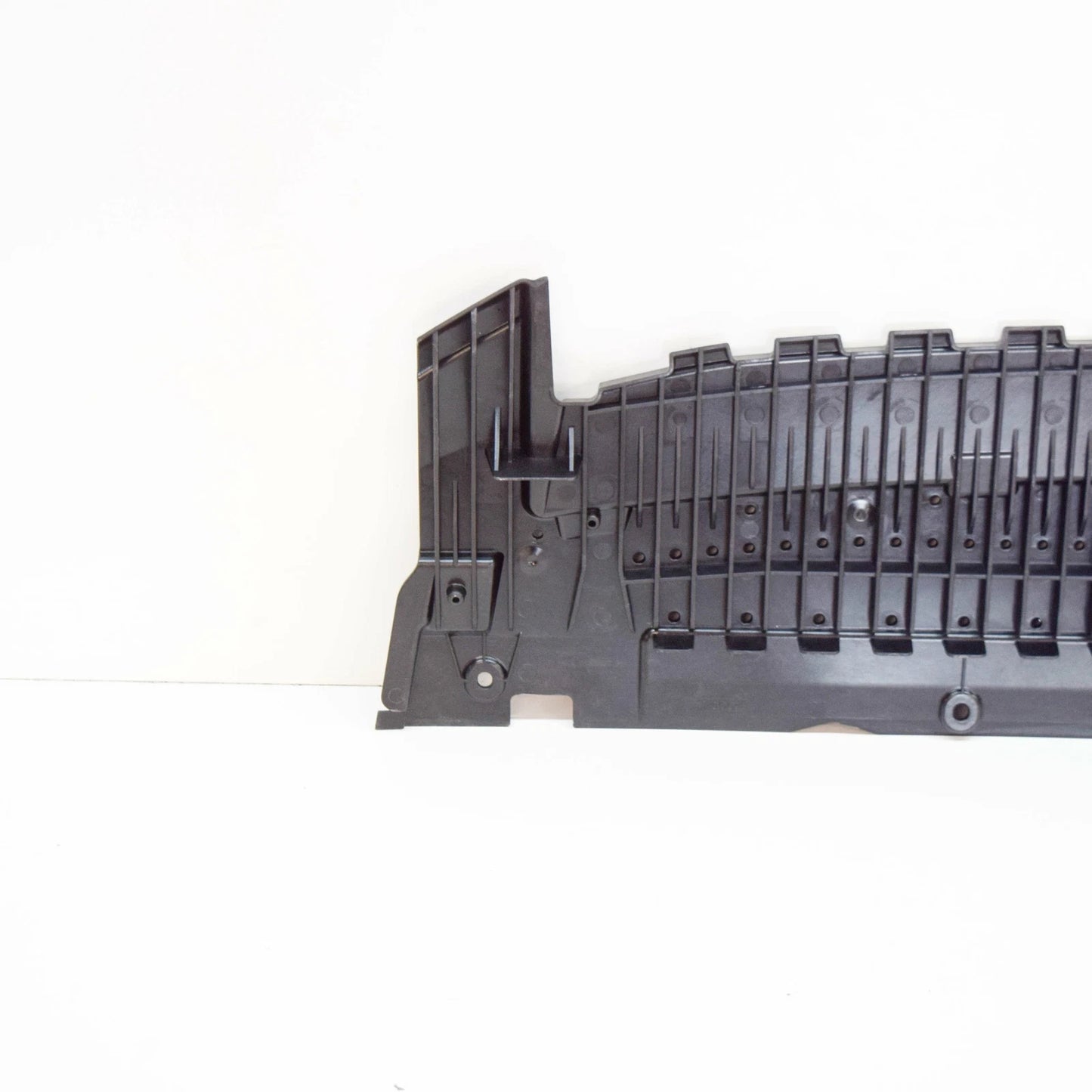 NEW AUDI A5 8T3 FRONT BUMPER LOWER CENTRE CLOSING ELEMENT 8T0807611C