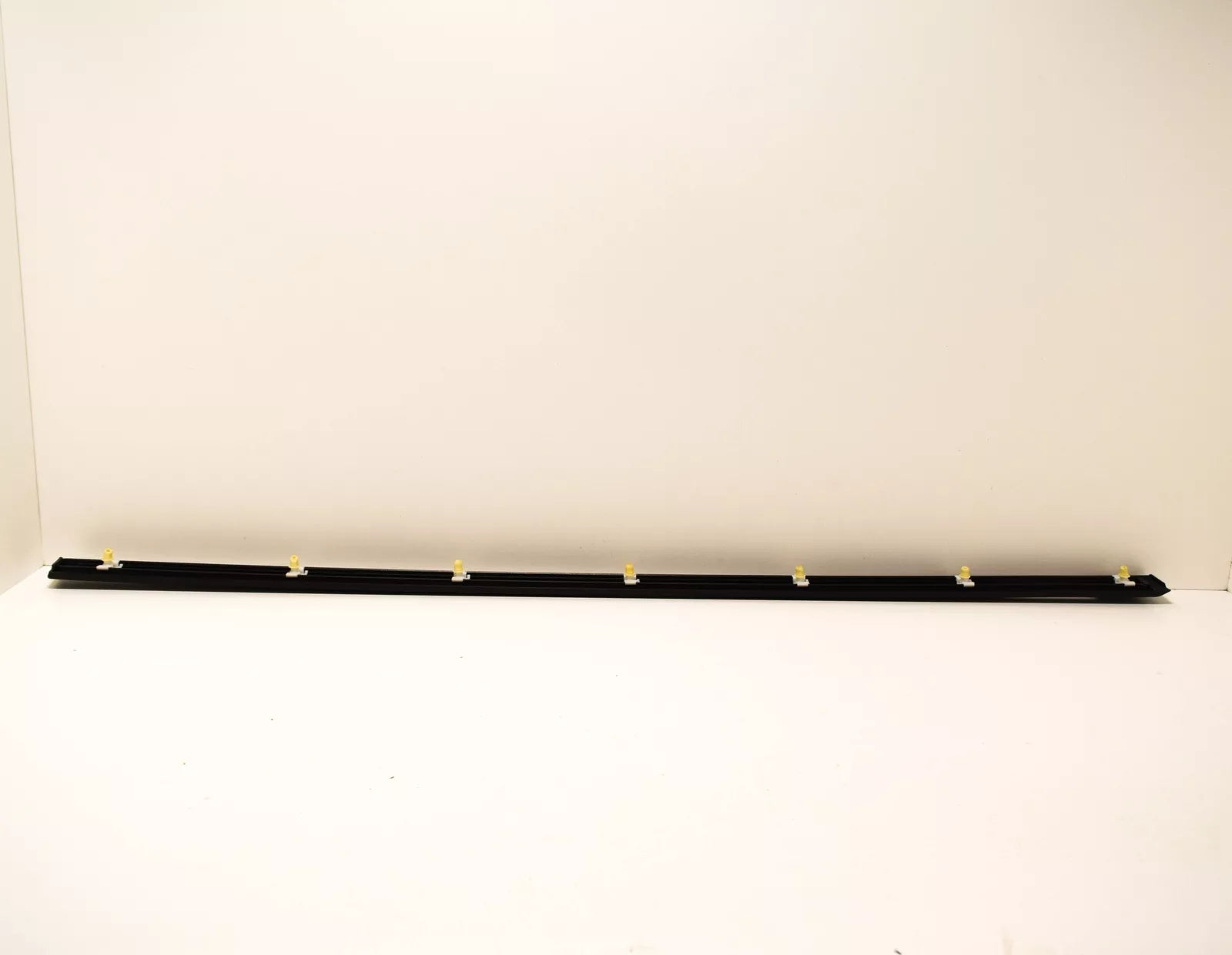 NEW BMW 3 E36 COMPACT FRONT LEFT DOOR MOLDING TRIM 51132266093 2266093 ORIGINAL