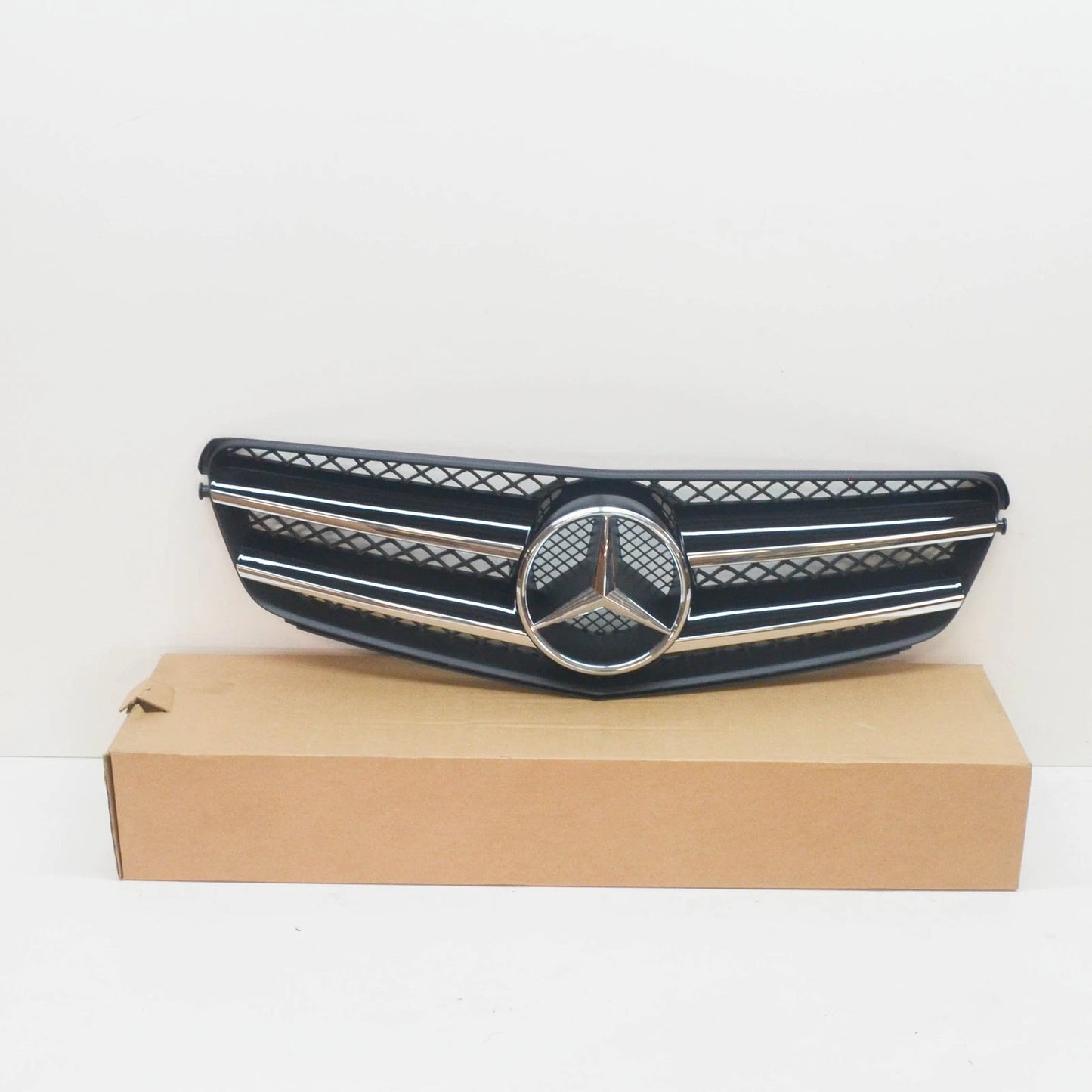 NEW MB C W204 FRONT BUMPER CENTER RADIATOR GRILLE A20488020839040 ORIGINAL