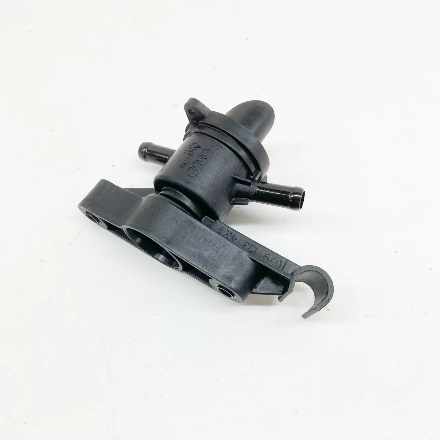 NEW AUDI A6 C6 INTAKE MANIFOLD ADAPTER 079133424S