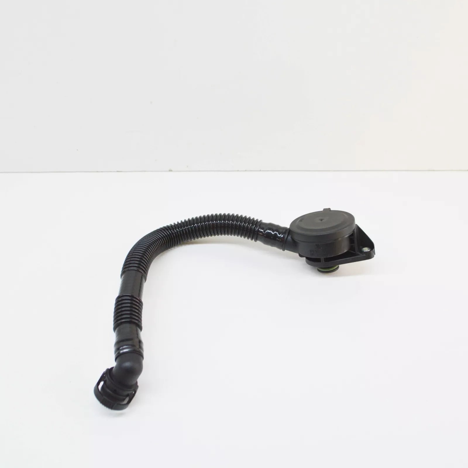 NEW AUDI RS4 B8 RIGHT ENGINE CRANKCASE VENT VALVE 079103210E ORIGINAL