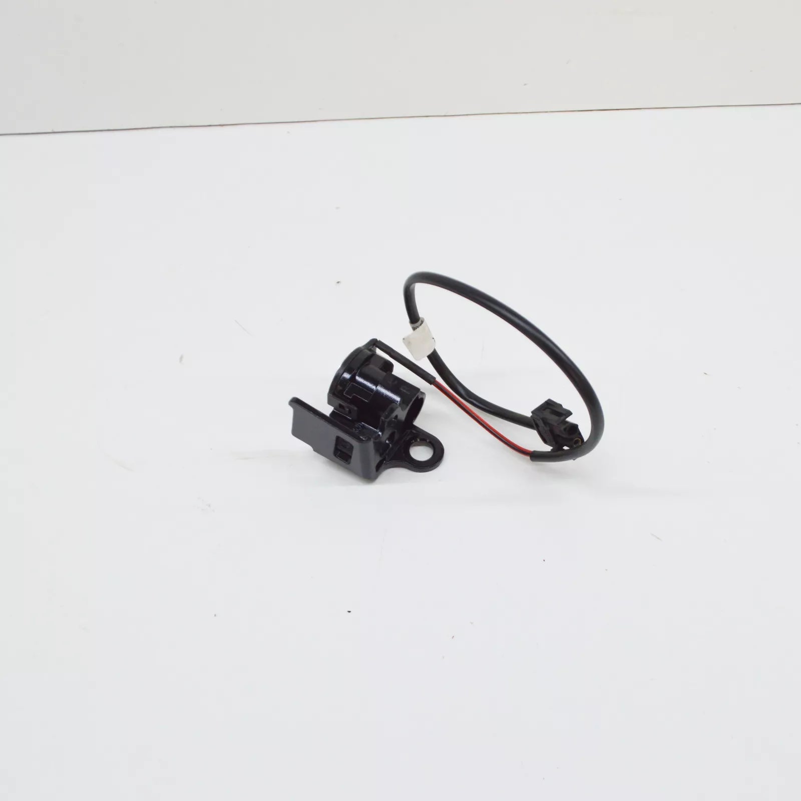 NEW BMW Z4 ROADSTER E85 RIGHT HARDTOP SUPPORT 54217043964 7043964 ORIGINAL