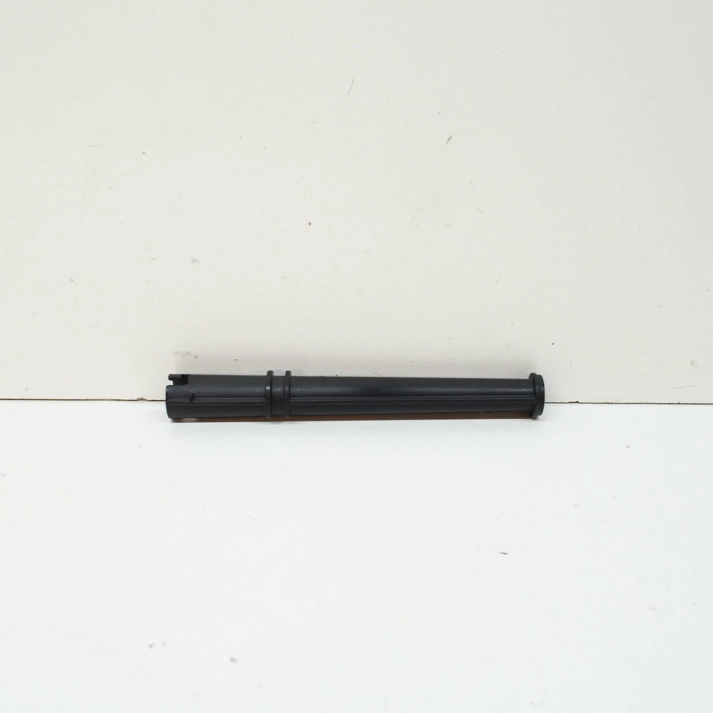 NEW AUDI A1 8X AIR FILTER WATER DRAINAGE HOSE 04E129637 ORIGINAL