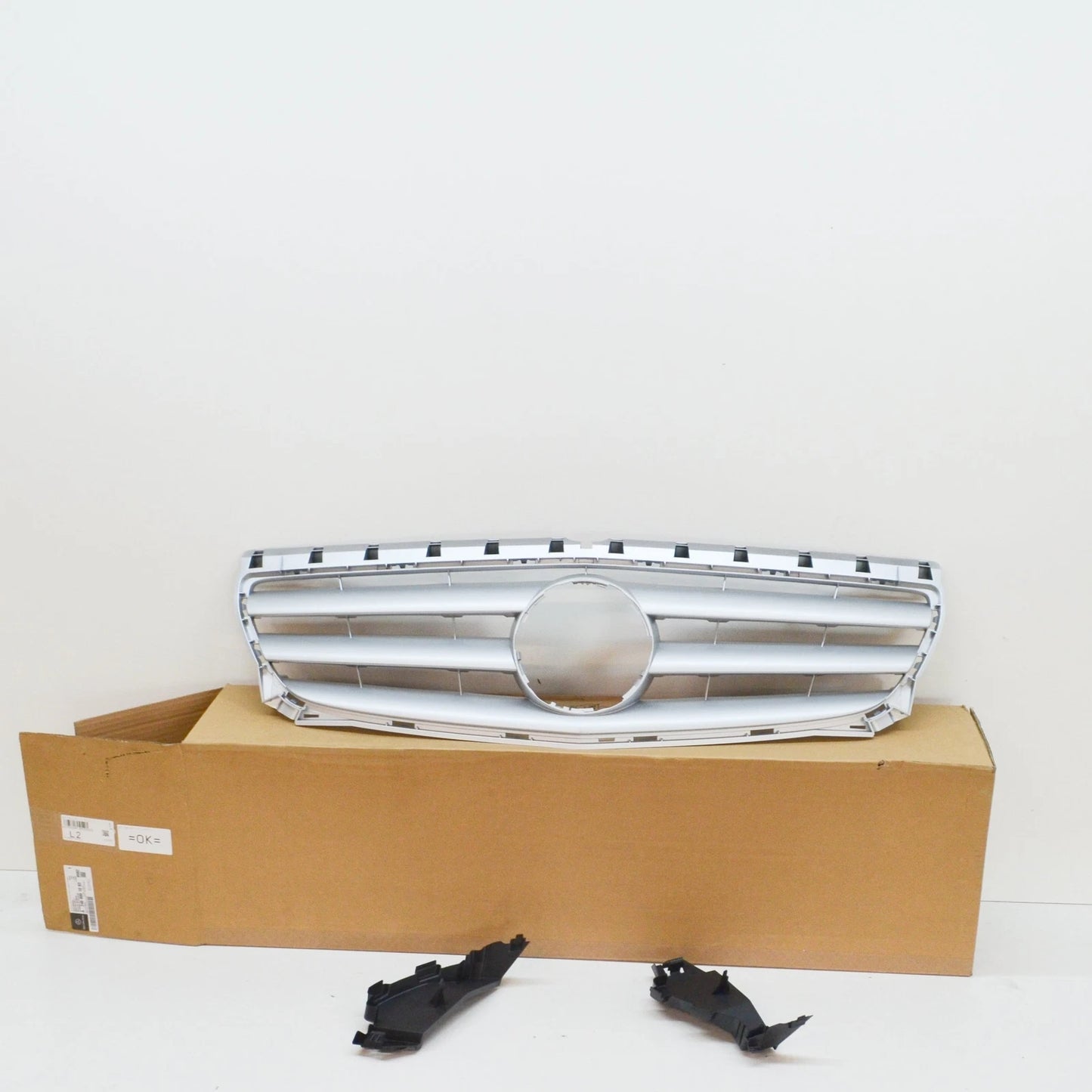 NEW MERCEDES-BENZ B W246 FRONT RADIATOR GRILLE A24688010839982 ORIGINAL
