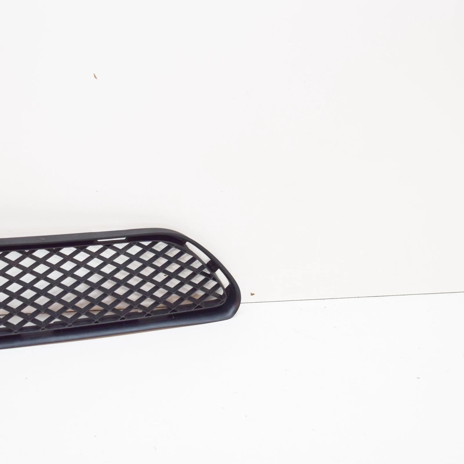 NEW MERCEDES-BENZ SL R230 FRONT BUMPER CENTER GRILLE COVER A2308850523 ORIGINAL