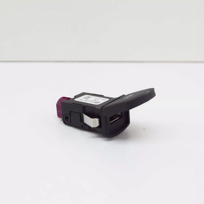 NEW VOLKSWAGEN POLO MK5 6R USB SOCKET WITH COVER 6C0035726C ORIGINAL