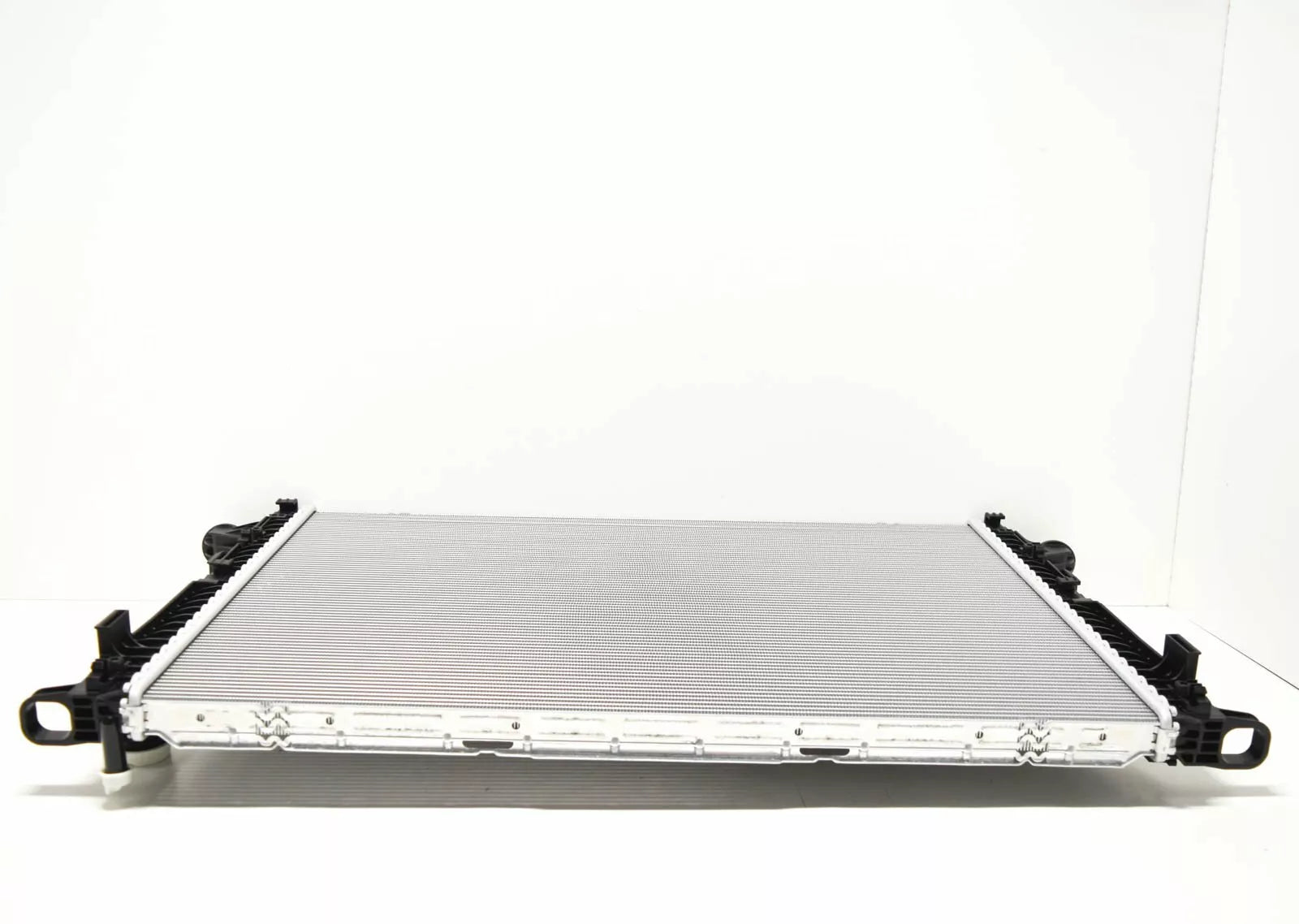 NEW AUDI Q7 4M COOLANT WATER RADIATOR 8W0121251AA